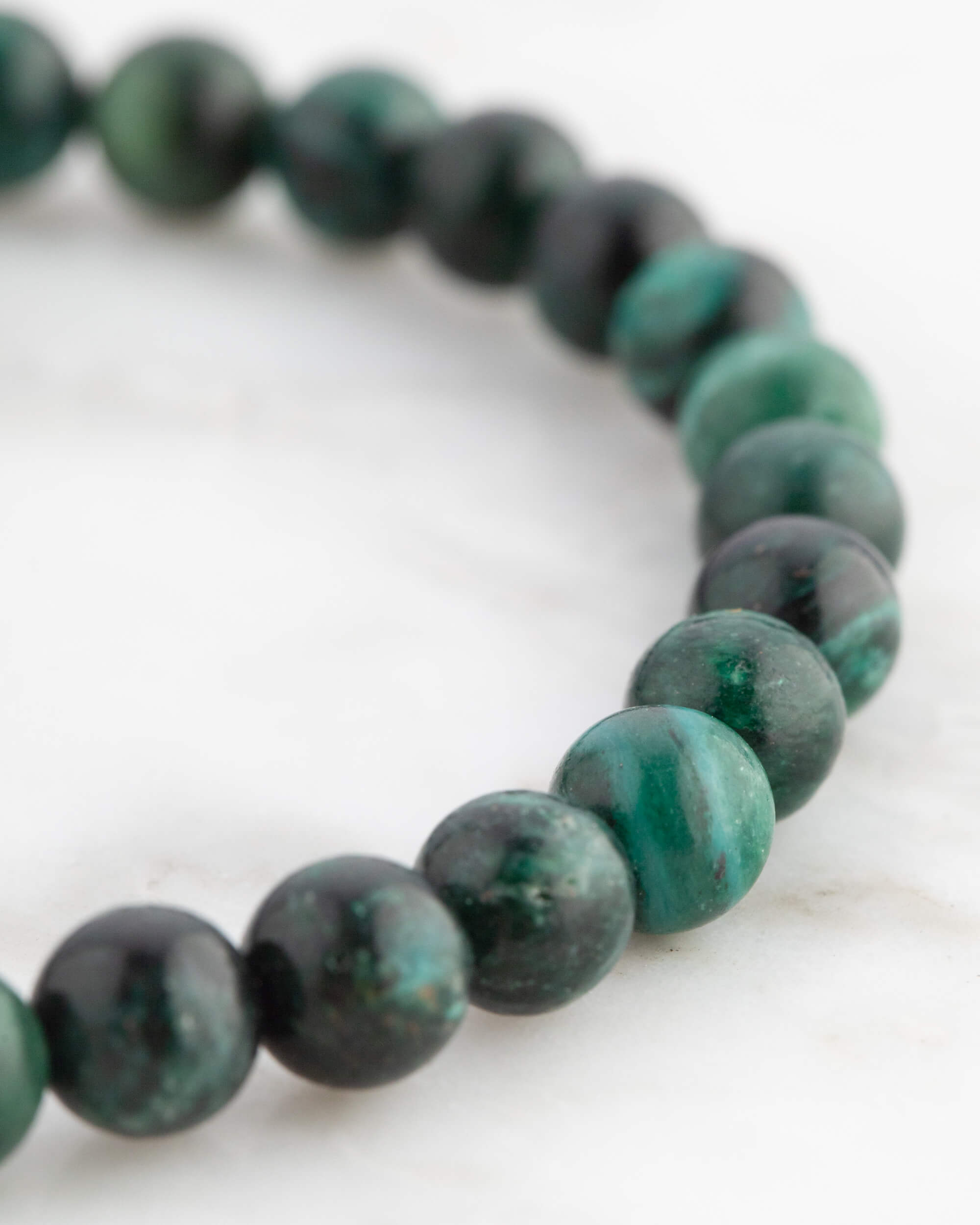 Pulsera de Esmeralda en Matriz de Biotita 6 mm - Corazón Noble