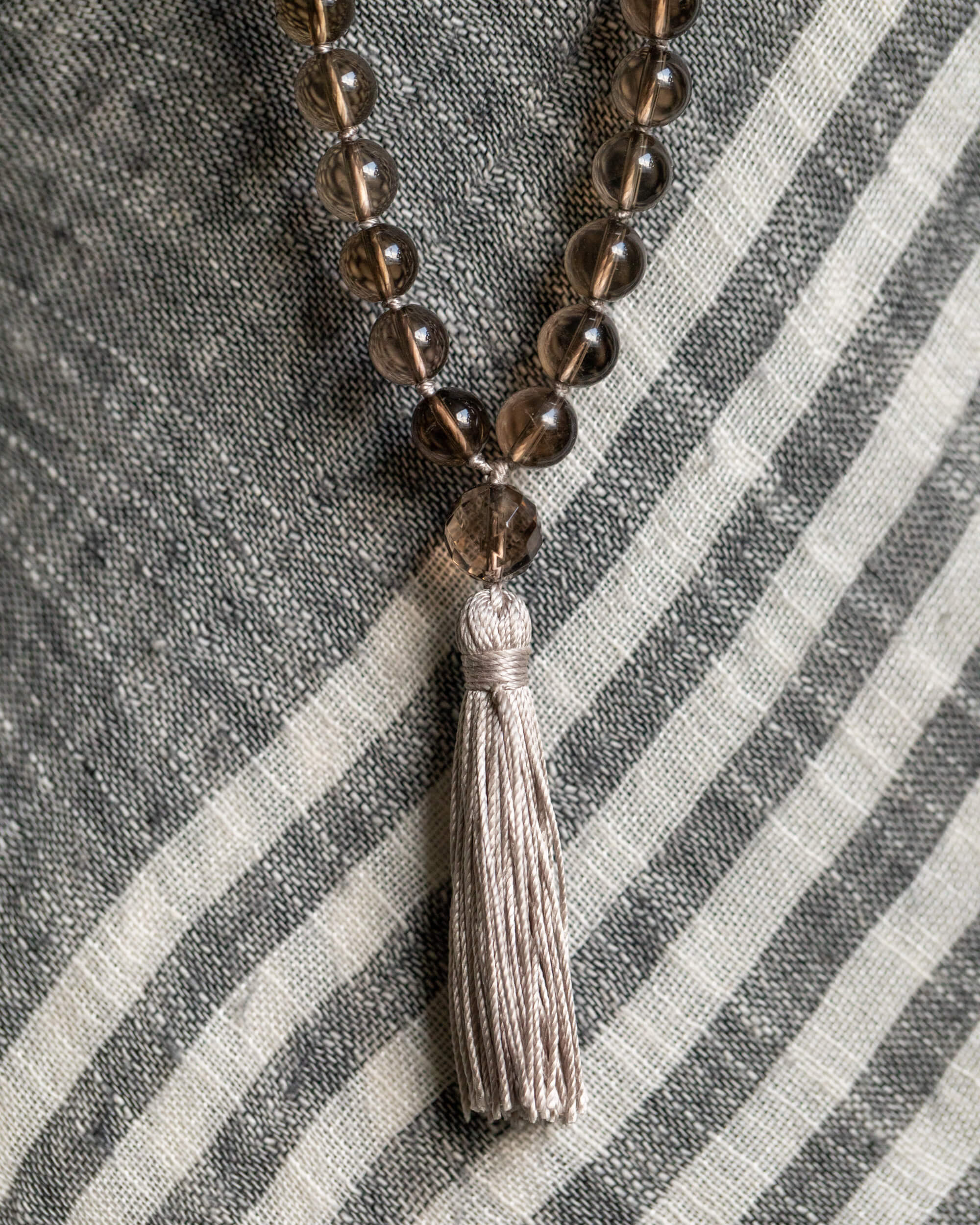 Japa Mala de Cuarzo Ahumado (8 mm)