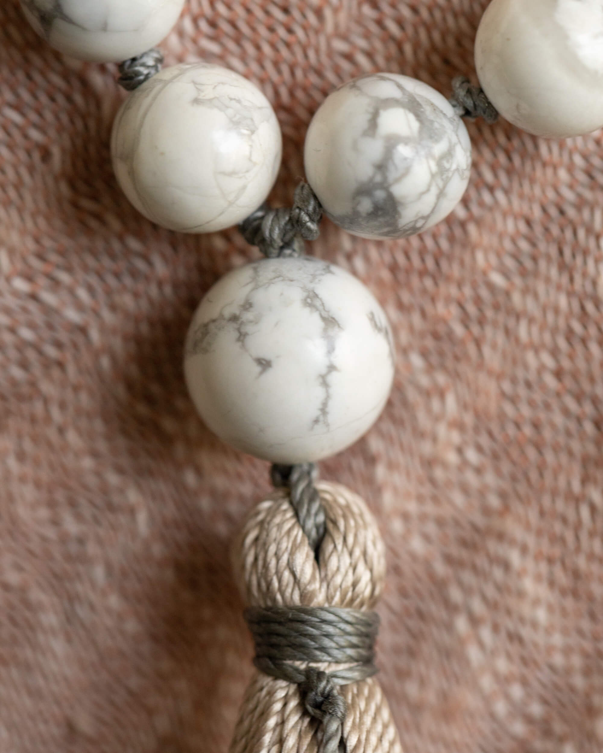 Japa Mala de Howlita (8 mm)