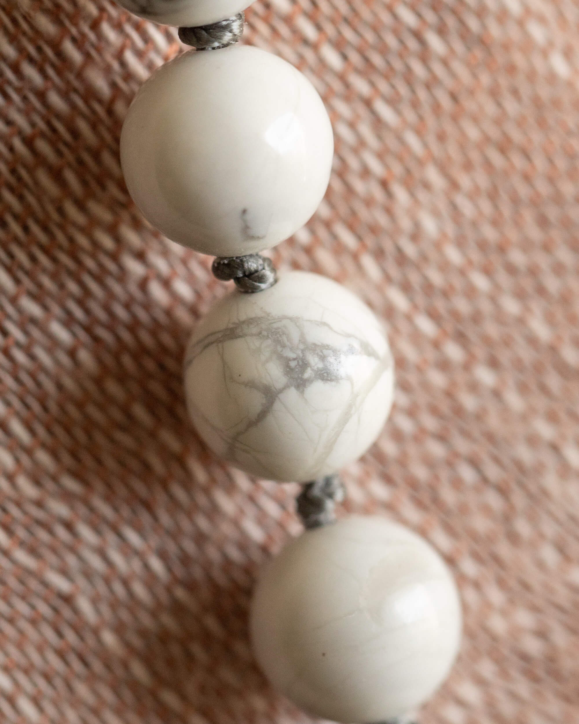 Japa Mala de Howlita (8 mm)