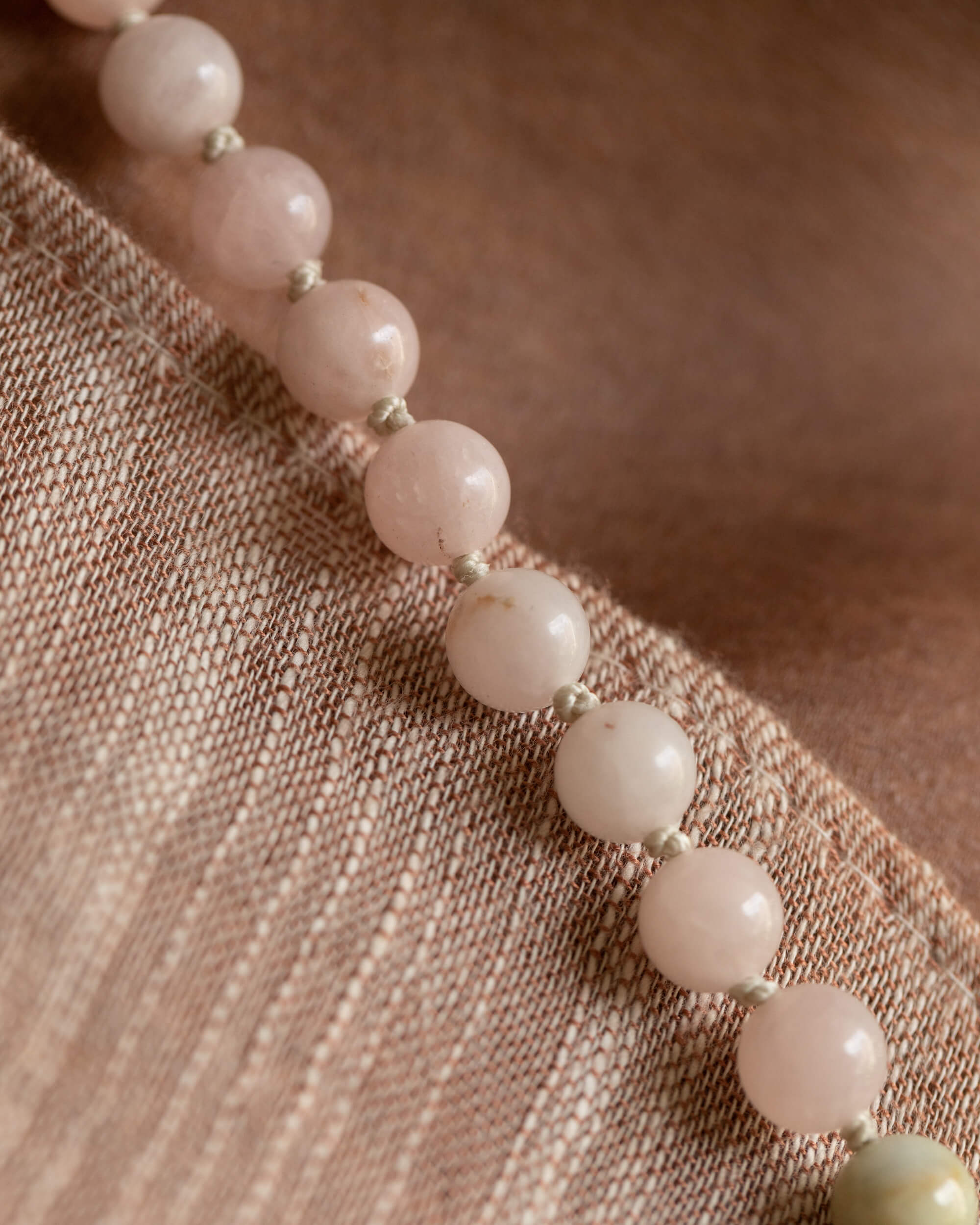 Japa Mala de Berilos y Piedra Sol (8 mm)