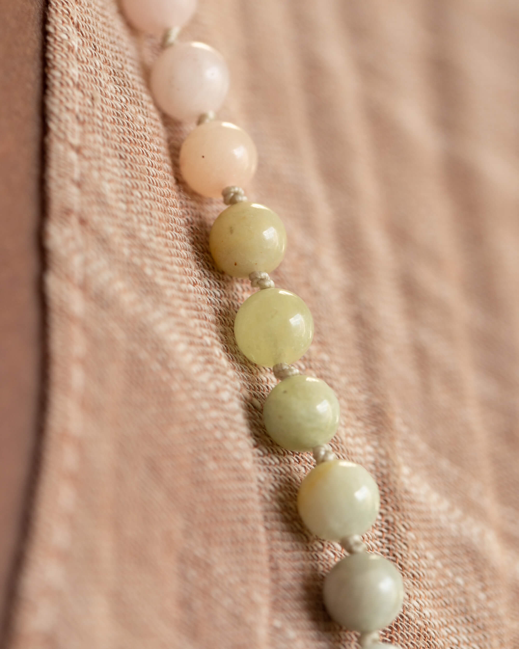 Japa Mala de Berilos y Piedra Sol (8 mm)