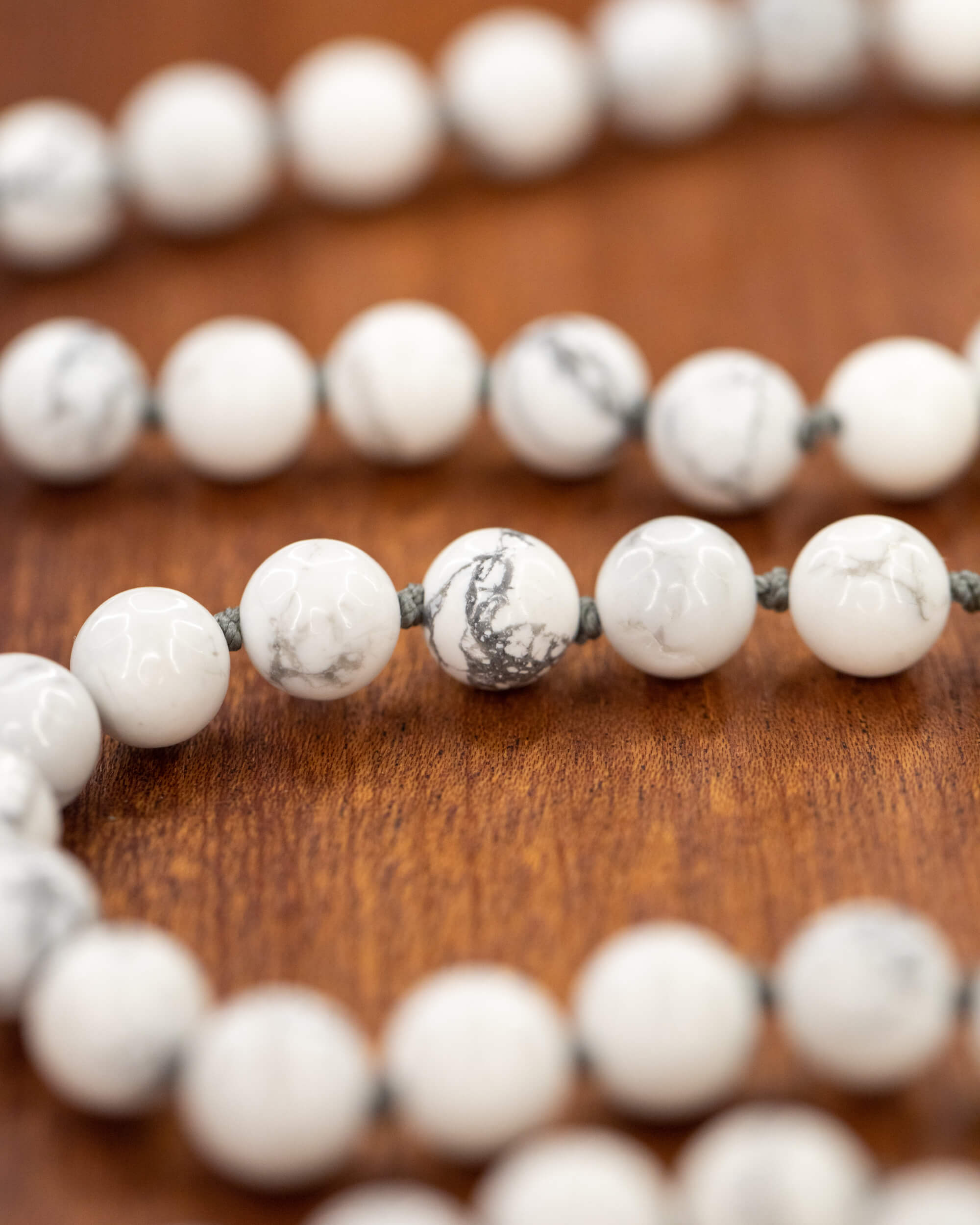 Japa Mala de Howlita (8 mm)