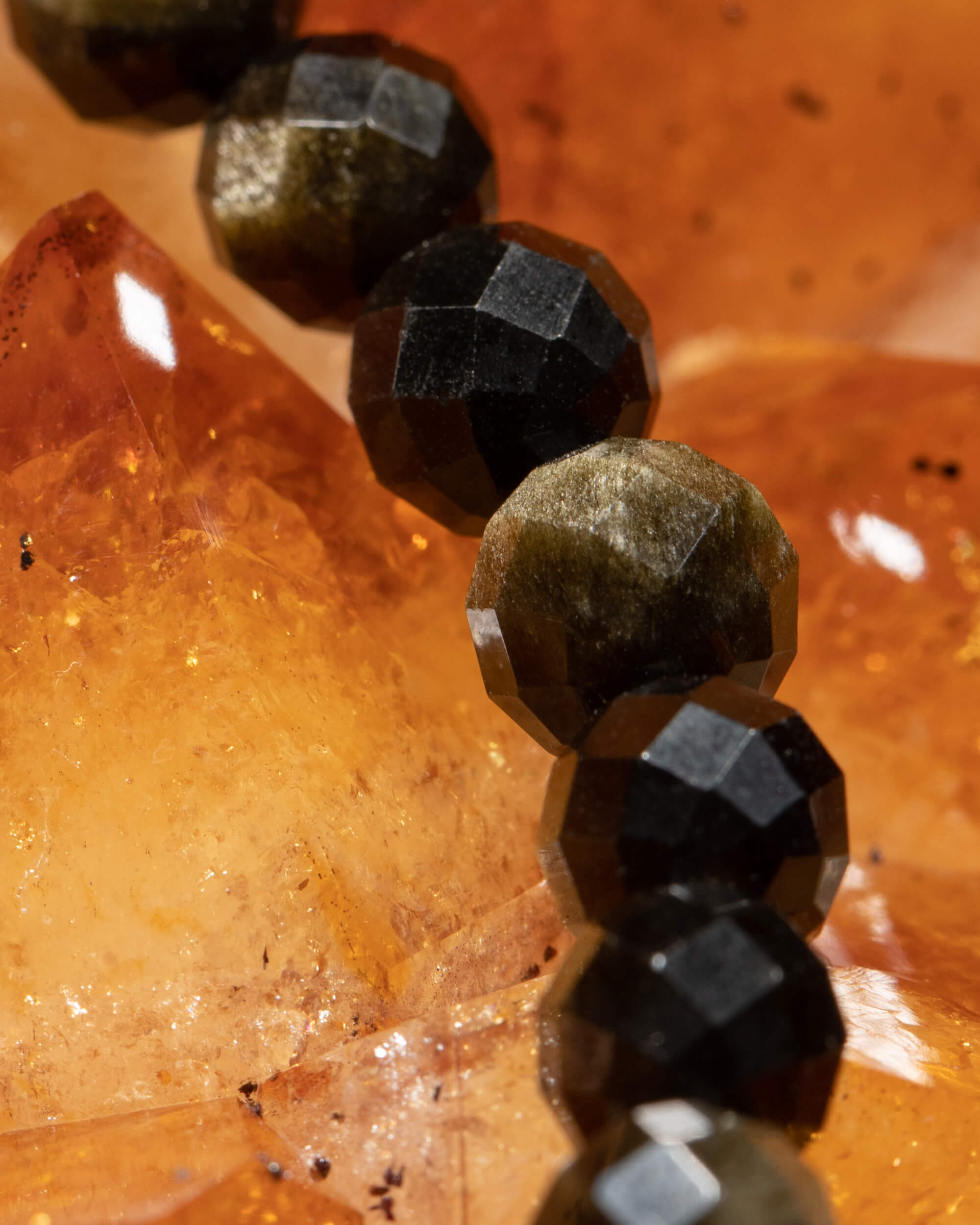 Codificador Collar Obsidiana Dorada y Turmalina Negra 35 cm - Poder Interior (Agesta)