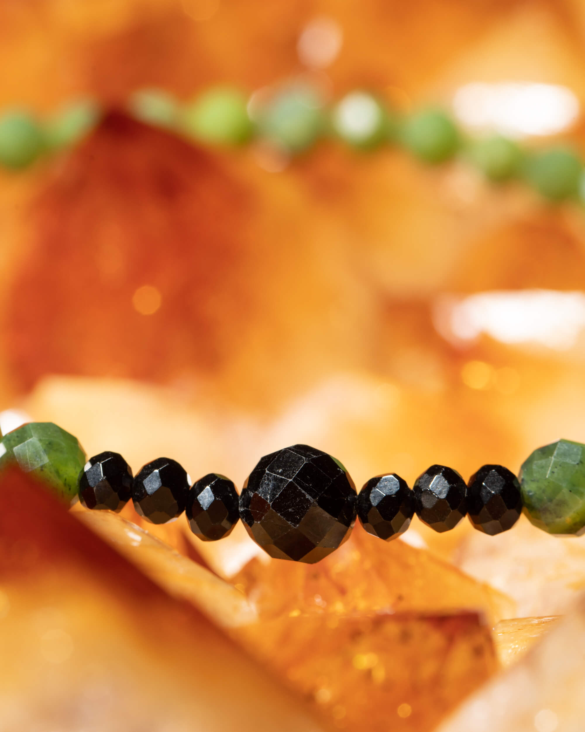 Codificador de Jade Verde y Turmalina Negra (35 cm)