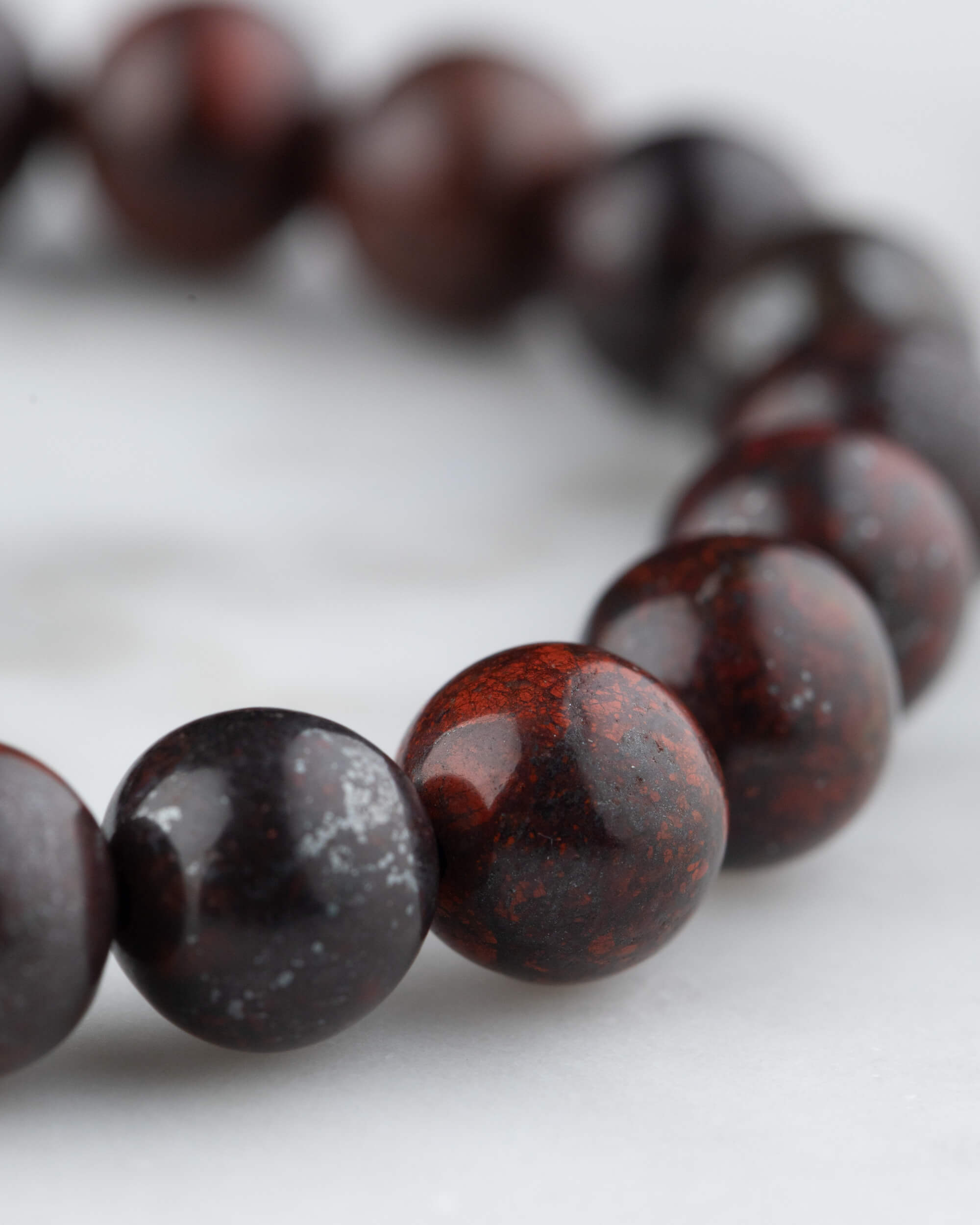 Pulsera de Jaspe Rojo Oscuro 8 mm - Sostén Encarnado y Seguridad