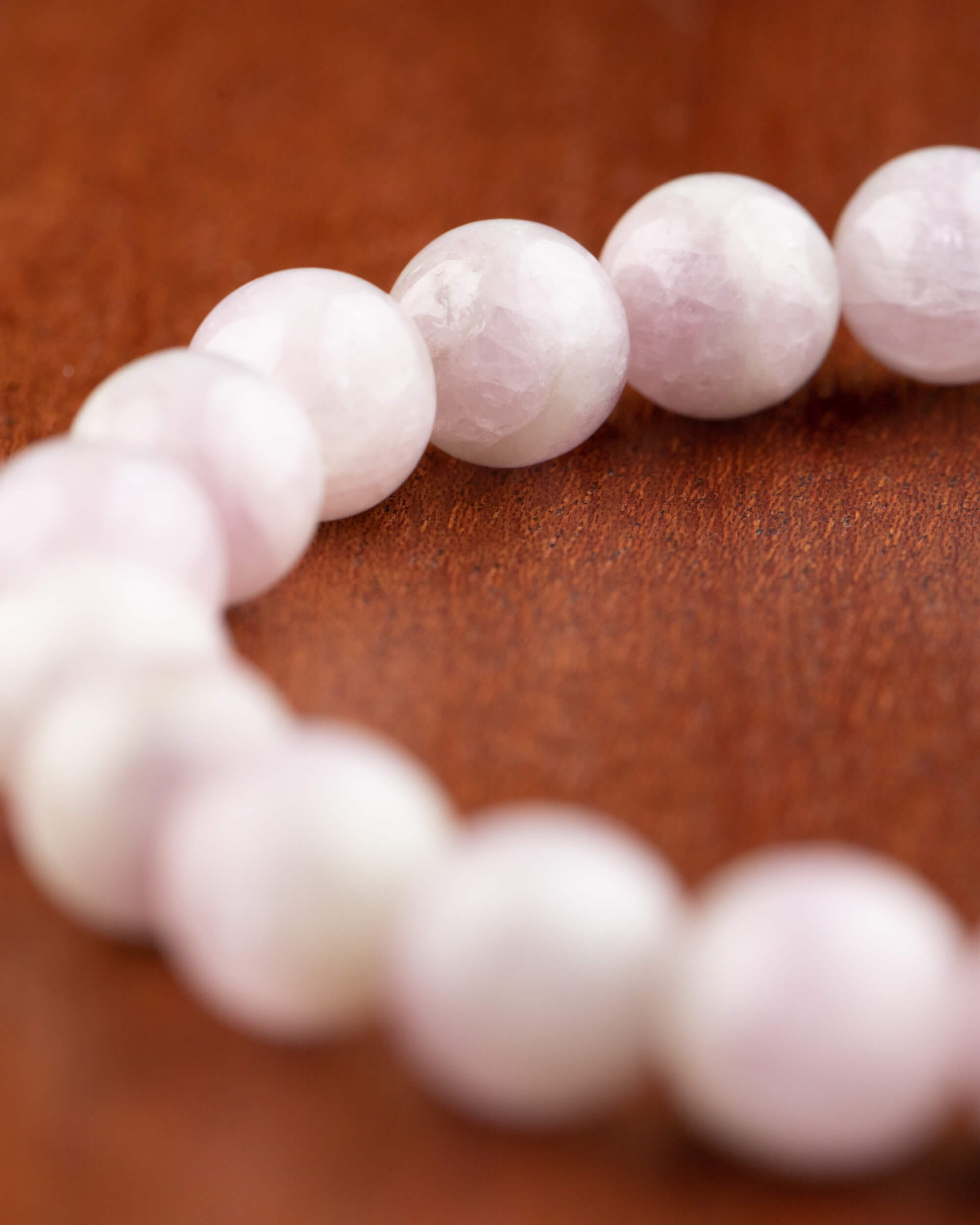 Pulsera de Kunzita 8 mm - Apertura Emocional y Ternura Sólida