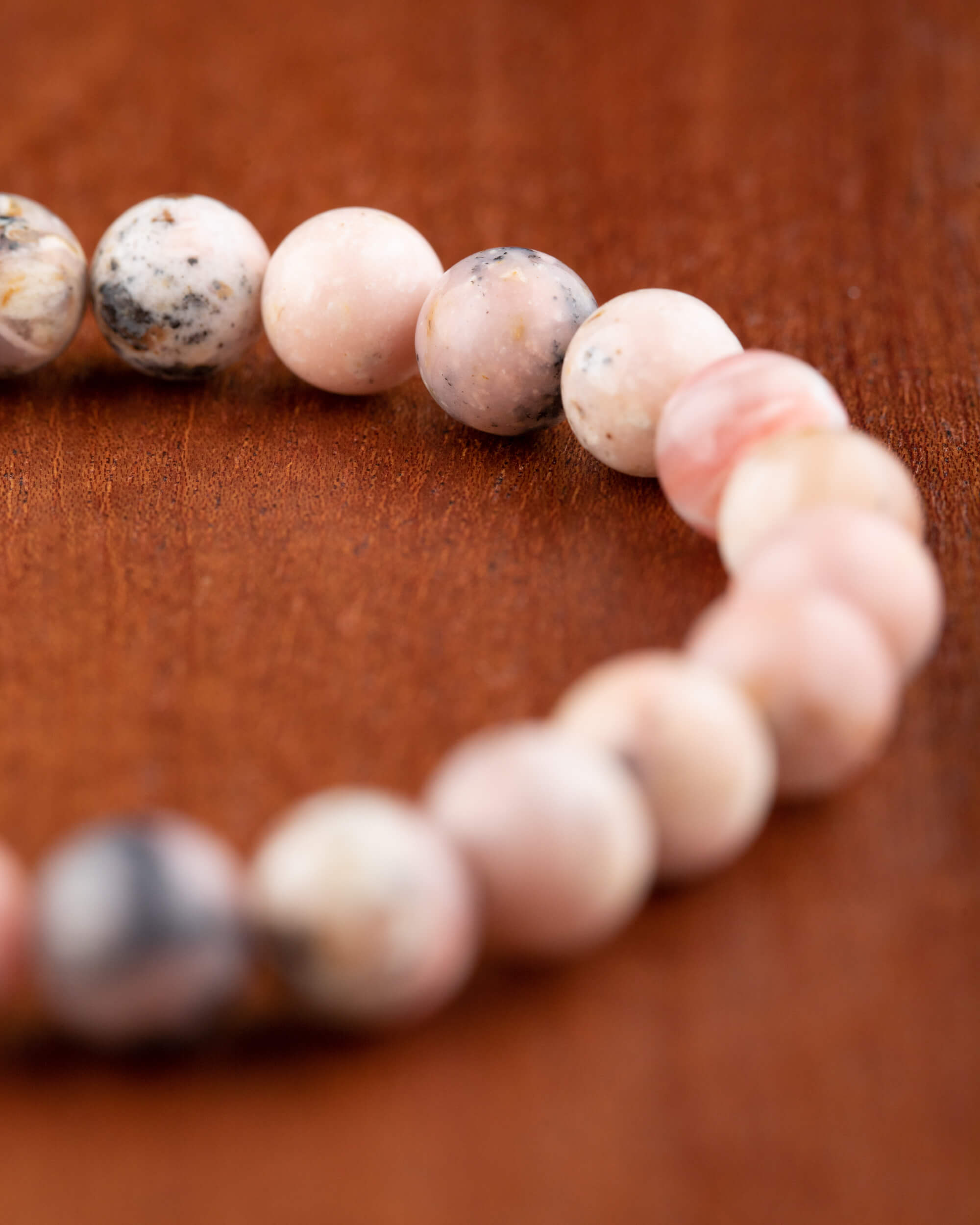 Pulsera de Ópalo Rosa 8 mm - Ternura Silenciosa y Consuelo