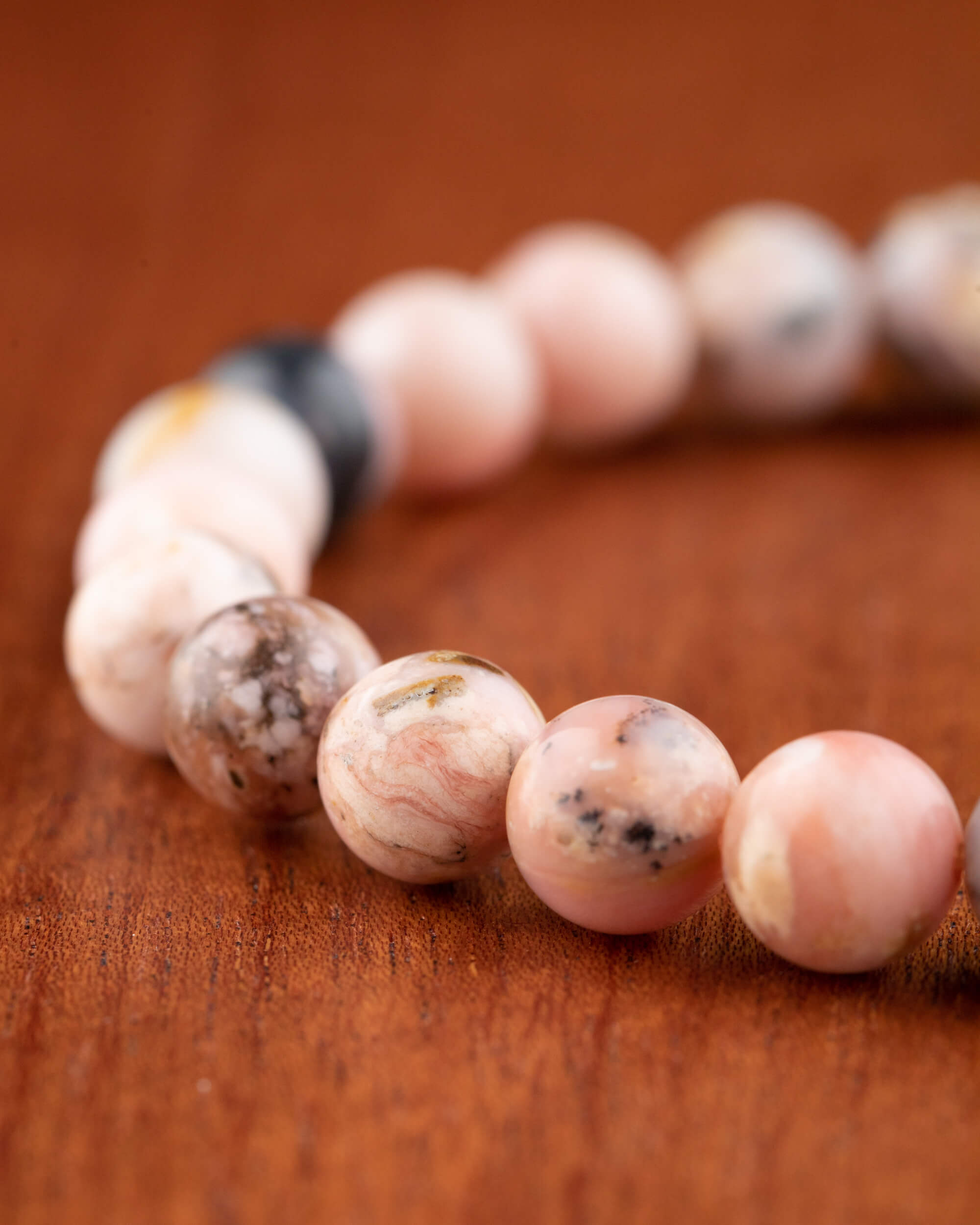 Pulsera de Ópalo Rosa 8 mm - Ternura Silenciosa y Consuelo