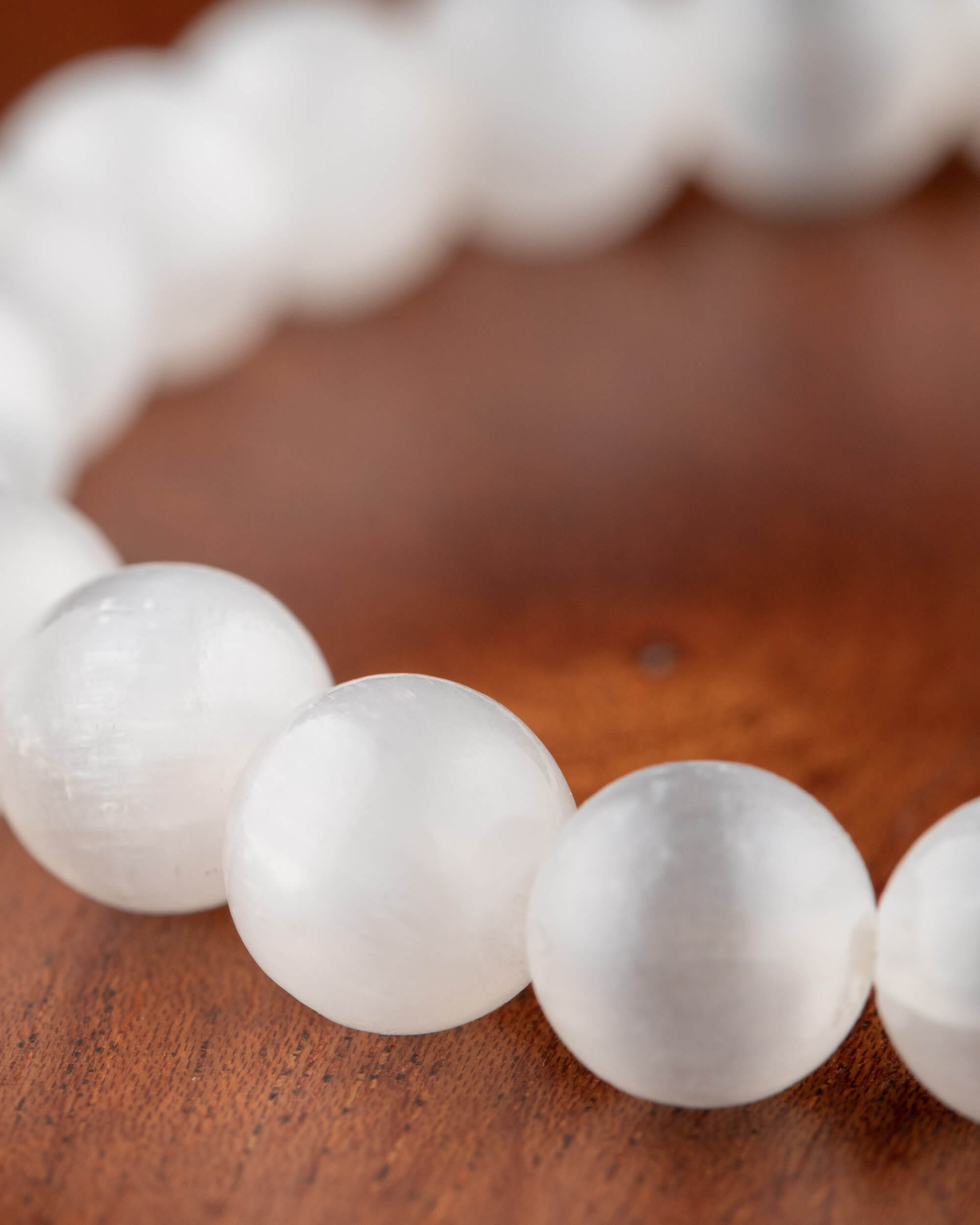 Pulsera de Selenita 8 mm - Luz Clara y Eje Vertical