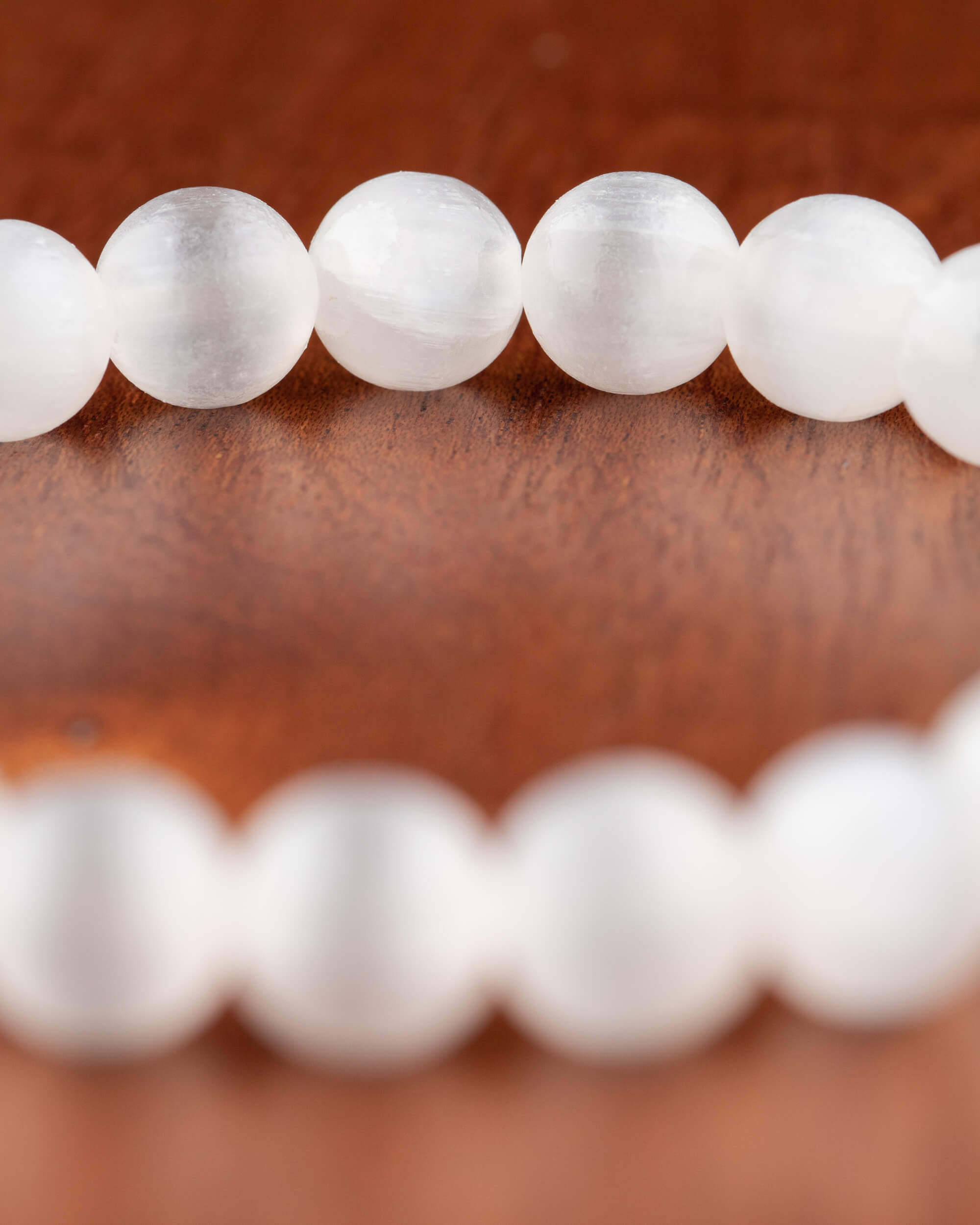 Pulsera de Selenita 8 mm - Luz Clara y Eje Vertical