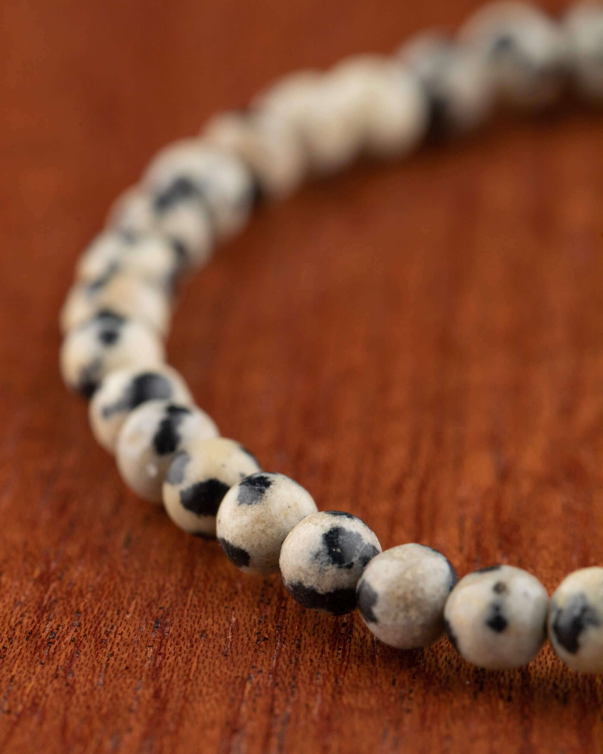 Pulsera de Jaspe Dálmata 4 mm - Juego y Alegría