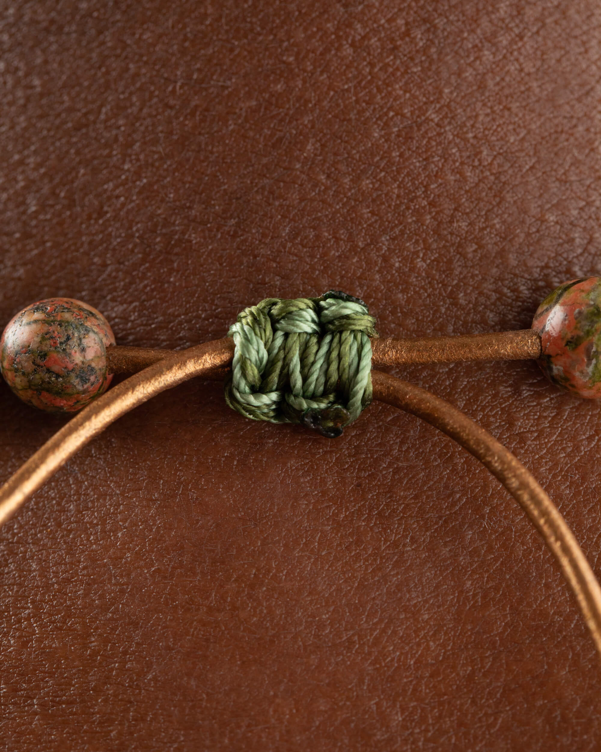 Collar Tellus Ajustable - Corazón Terrestre y Calma (Prehnita y Jade)