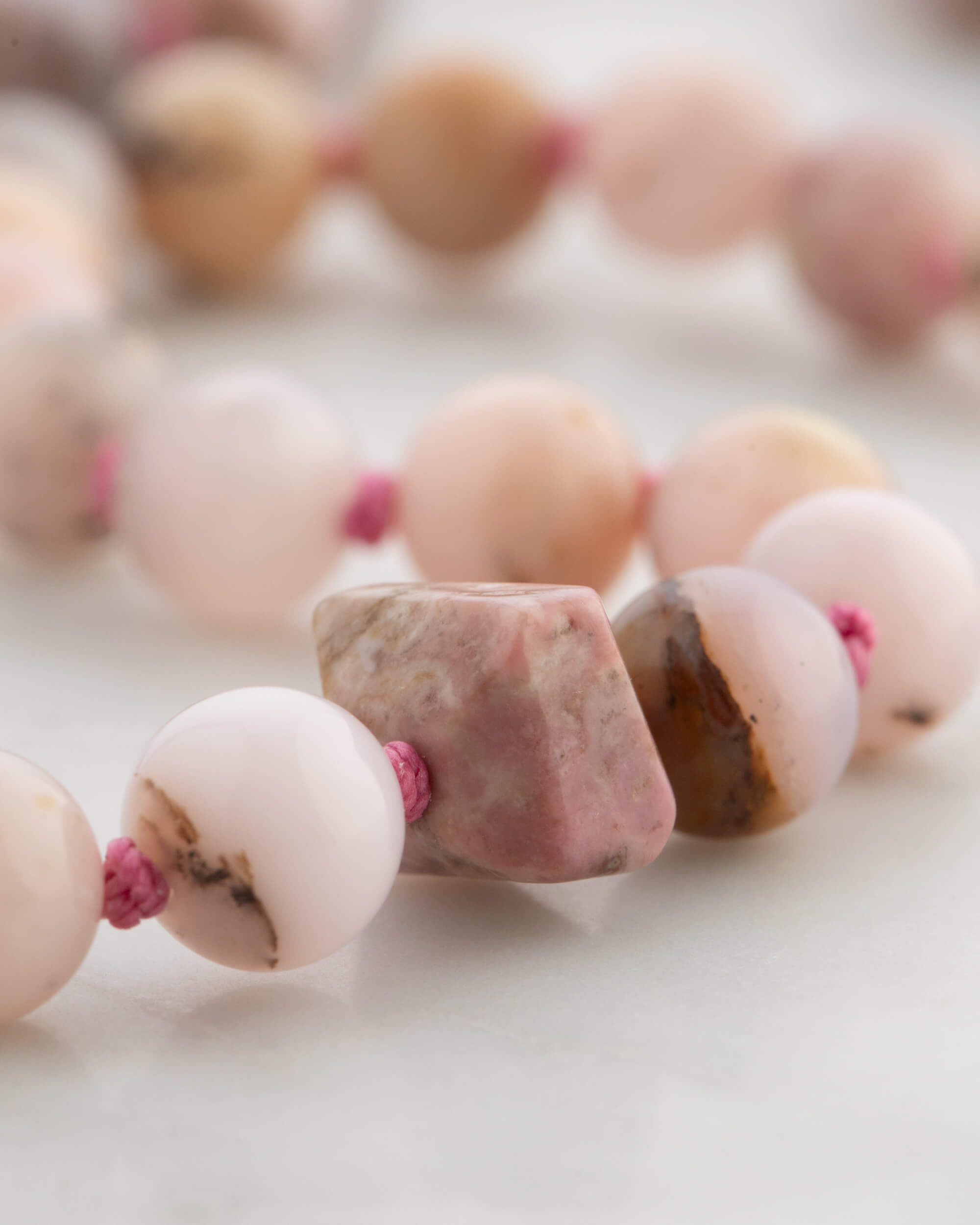 Codificador Doble Ópalo Rosa y Rodonita 90 Cuentas - Ternura y Estructura (Agesta)