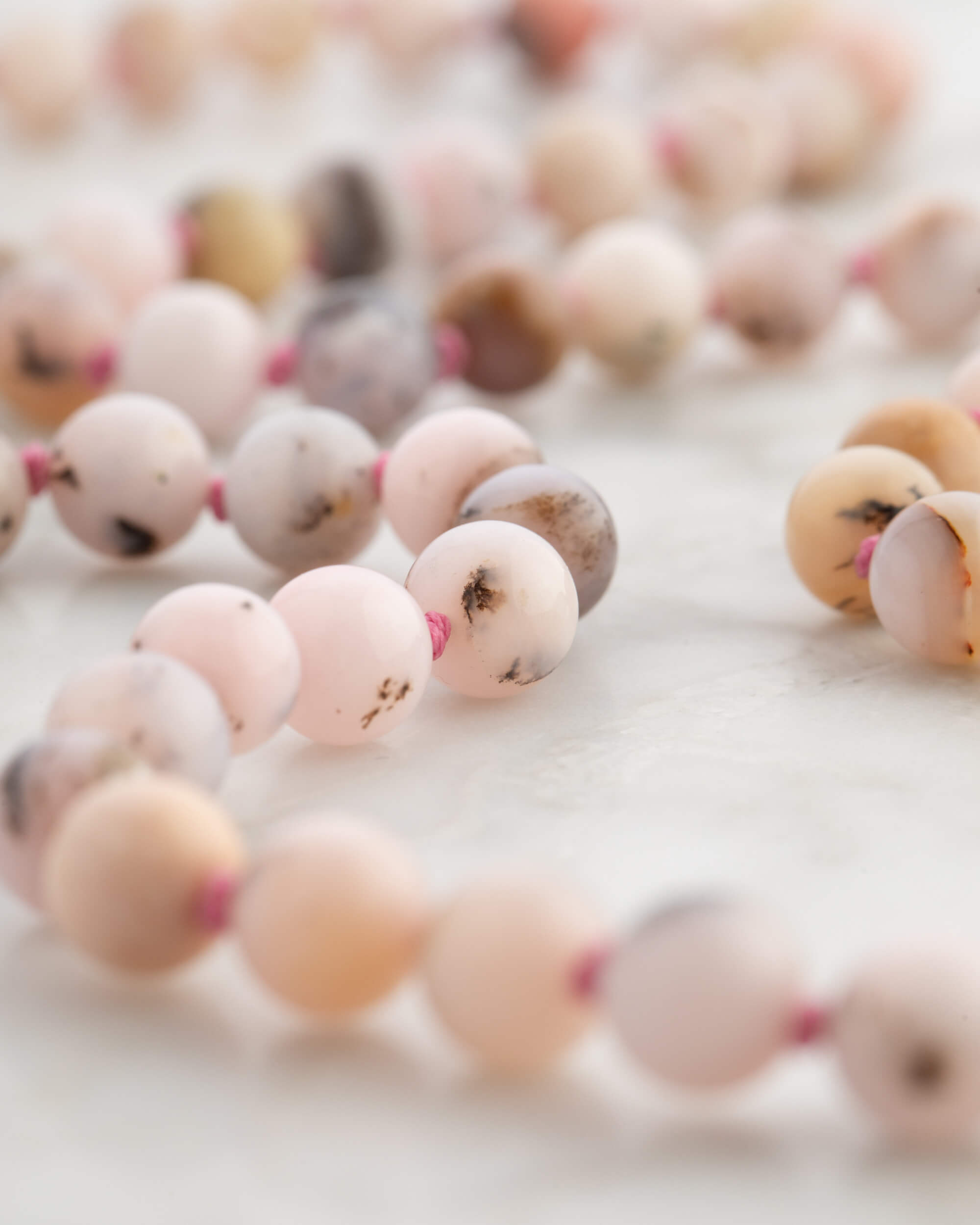 Codificador Doble Ópalo Rosa y Rodonita 90 Cuentas - Ternura y Estructura (Agesta)