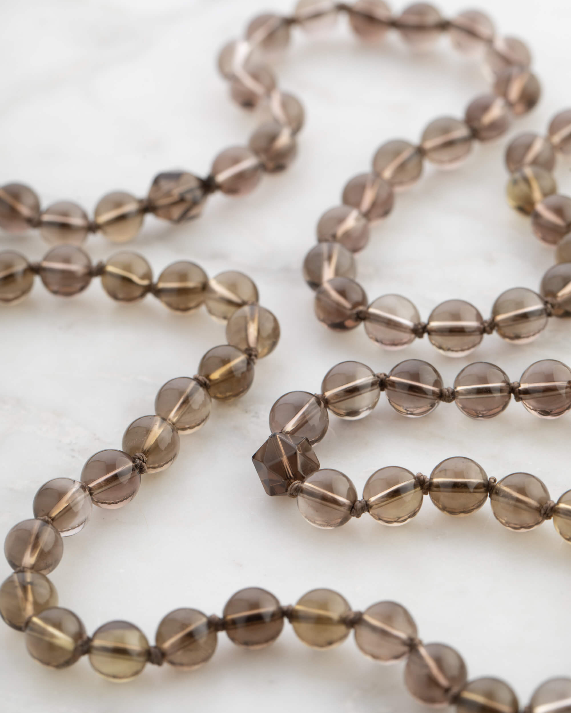 Codificador Doble Cuarzo Ahumado 90 Cuentas - Anclaje y Presencia (Agesta)