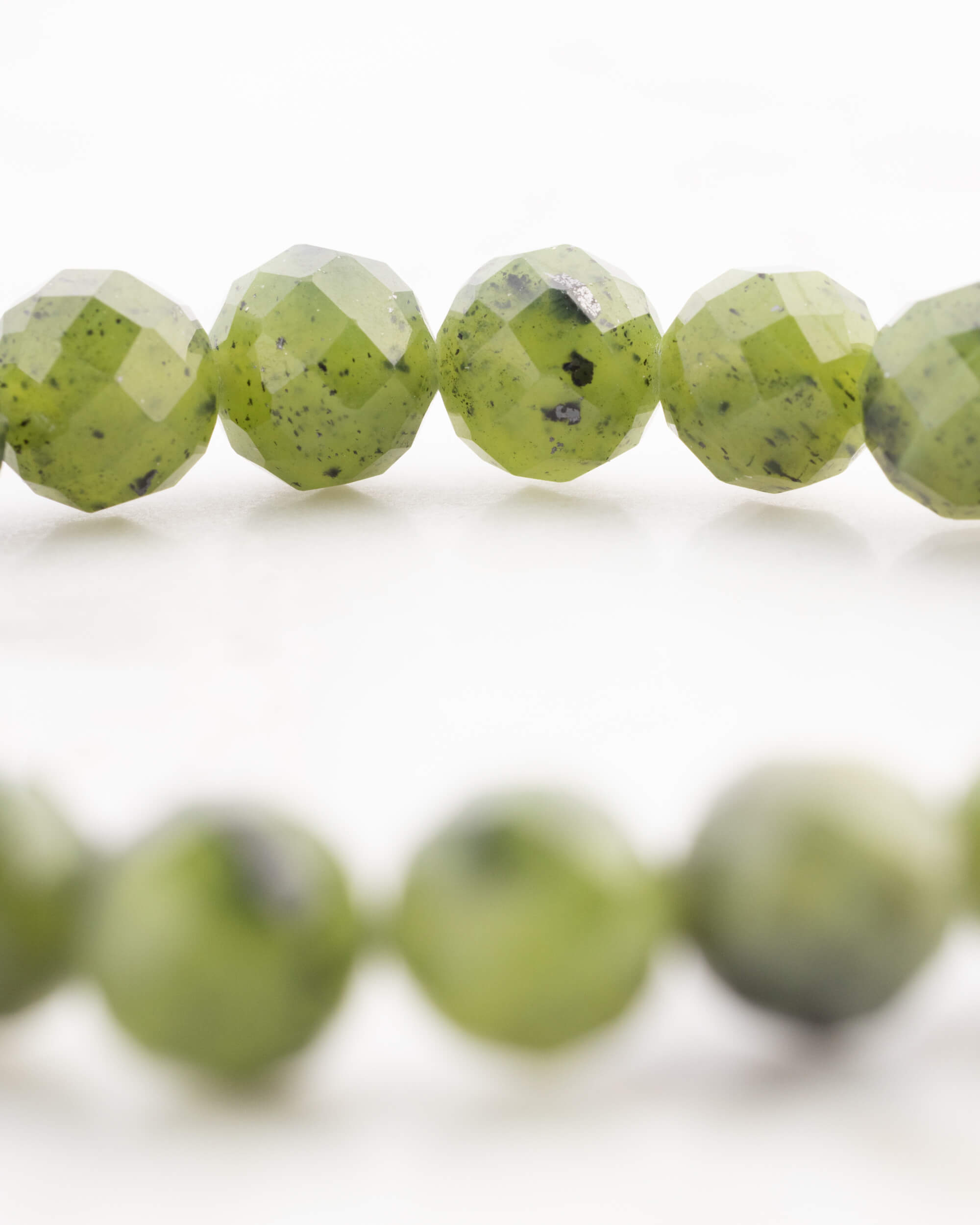 Pulsera de Jade Verde Facetada 8 mm - Equilibrio y Luminosidad