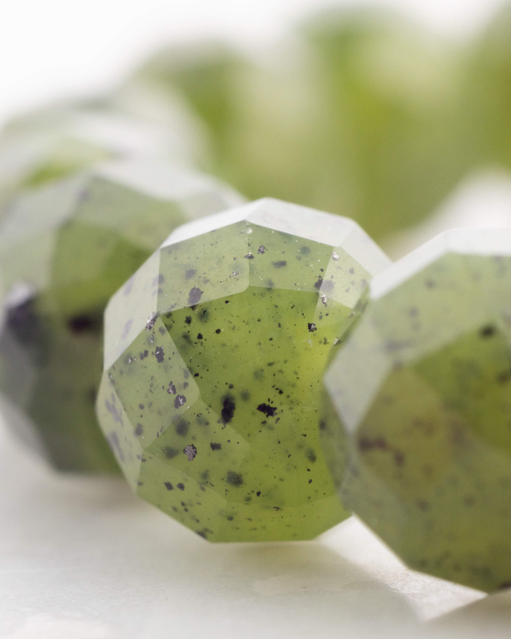 Pulsera de Jade Verde Facetada 8 mm - Equilibrio y Luminosidad