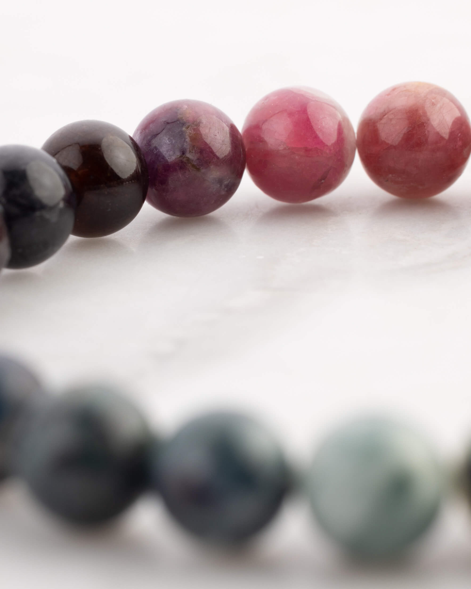 Pulsera de Turmalina Multicolor 8 mm - Corazón Enraizado (Degradado)