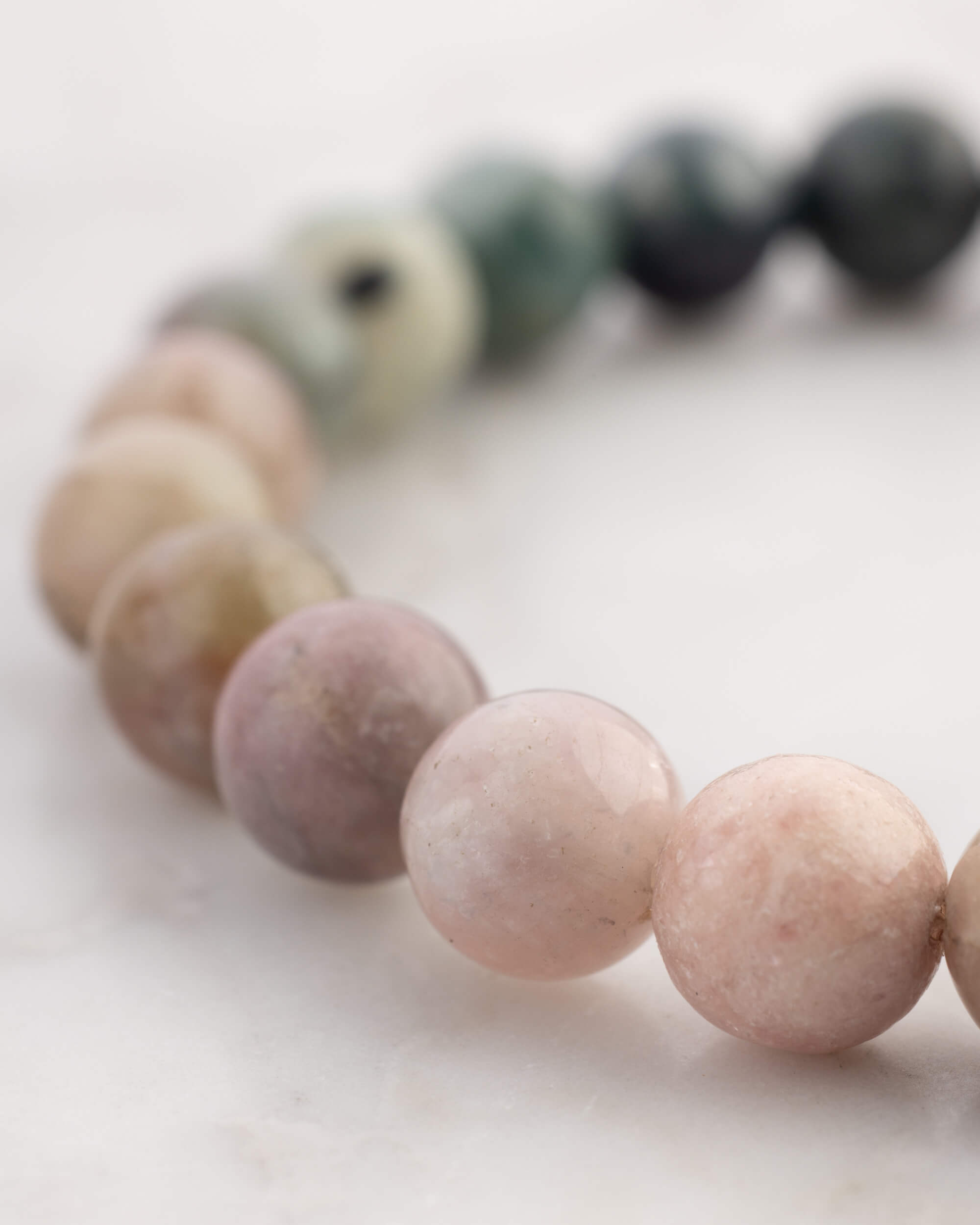 Pulsera de Turmalina Multicolor 8 mm - Corazón Enraizado (Degradado)