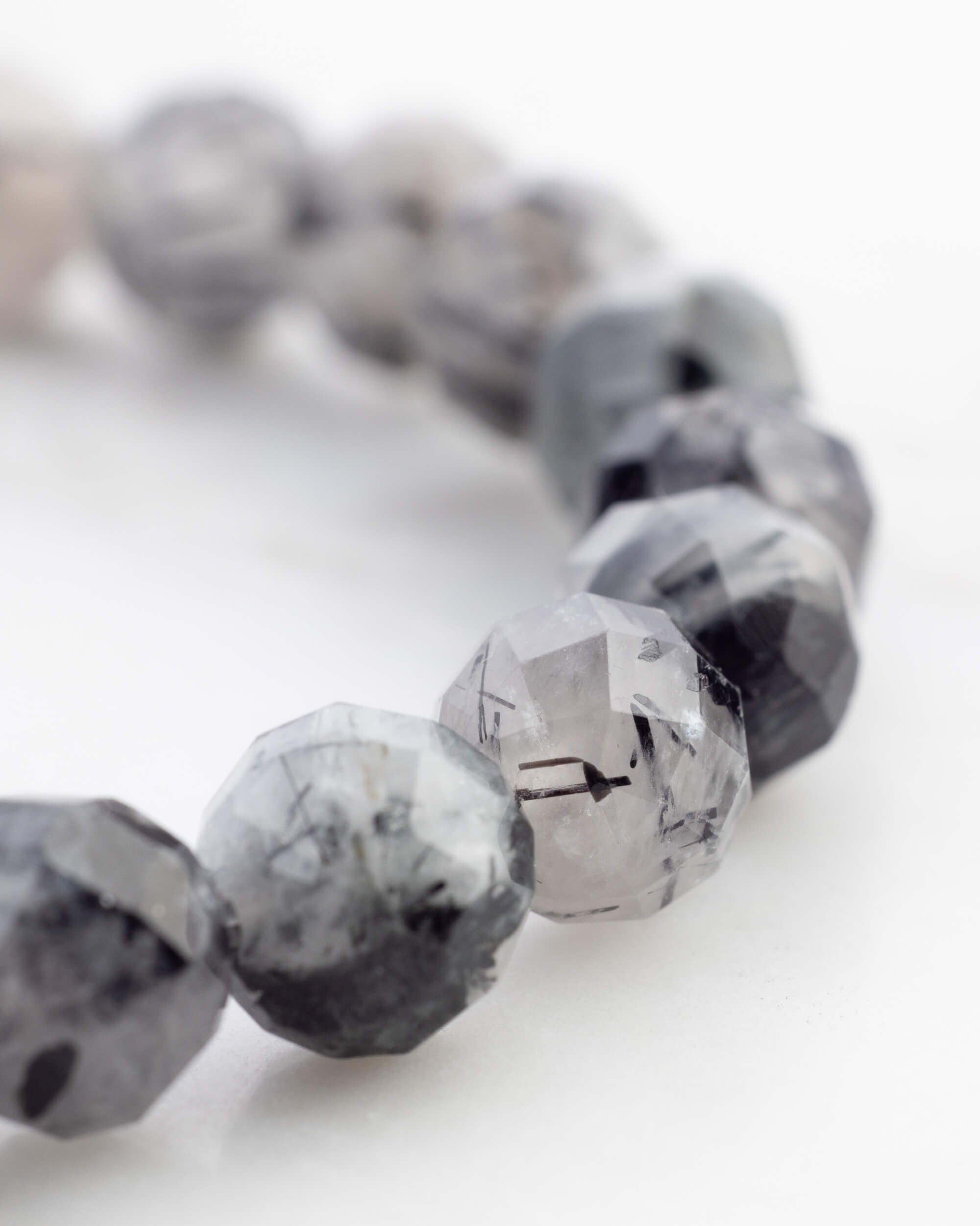 Pulsera de Cuarzo Turmalinado Facetada 8 mm - Equilibrio y Polaridad (Degradado)