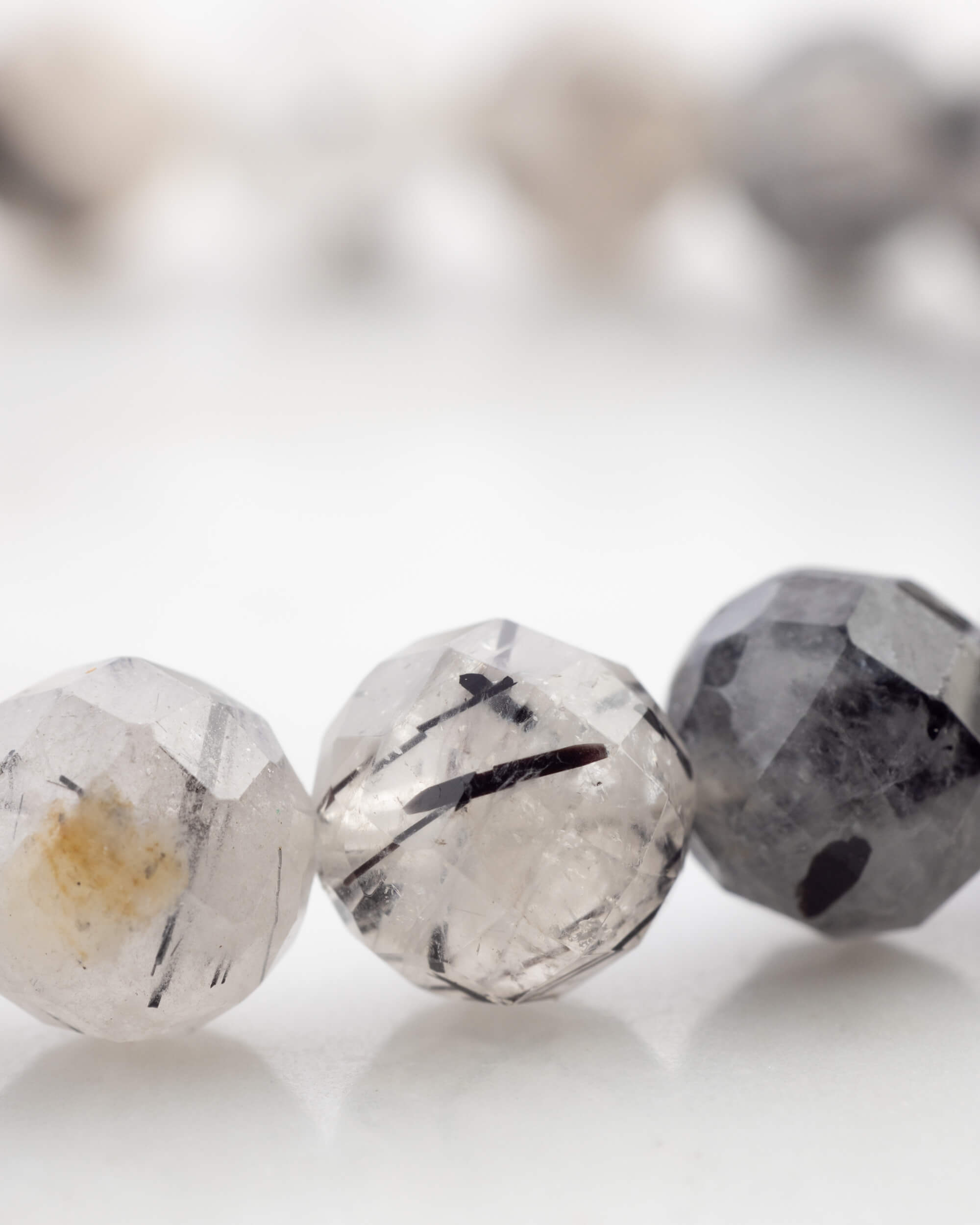 Pulsera de Cuarzo Turmalinado Facetada 8 mm - Equilibrio y Polaridad (Degradado)