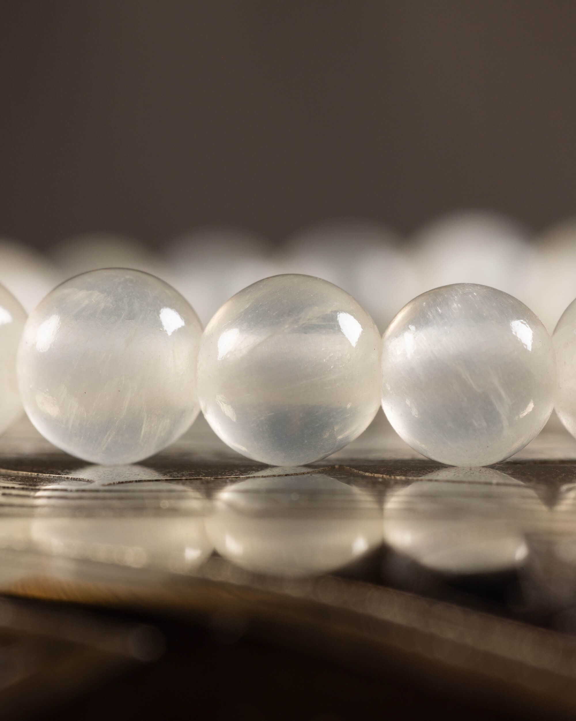 Pulsera de Selenita 6 mm - Paz Mental y Eje Luminoso