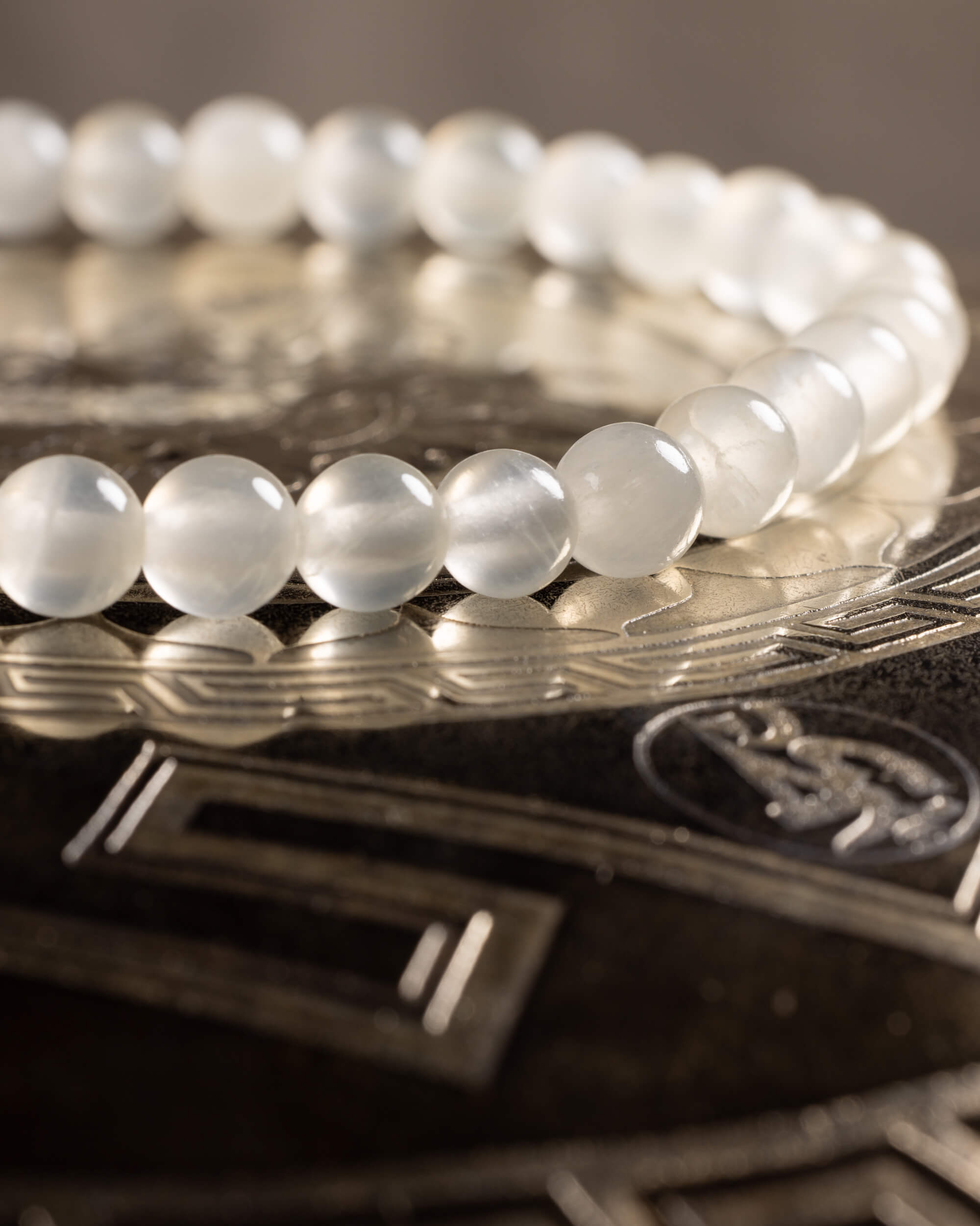 Pulsera de Selenita 6 mm - Paz Mental y Eje Luminoso