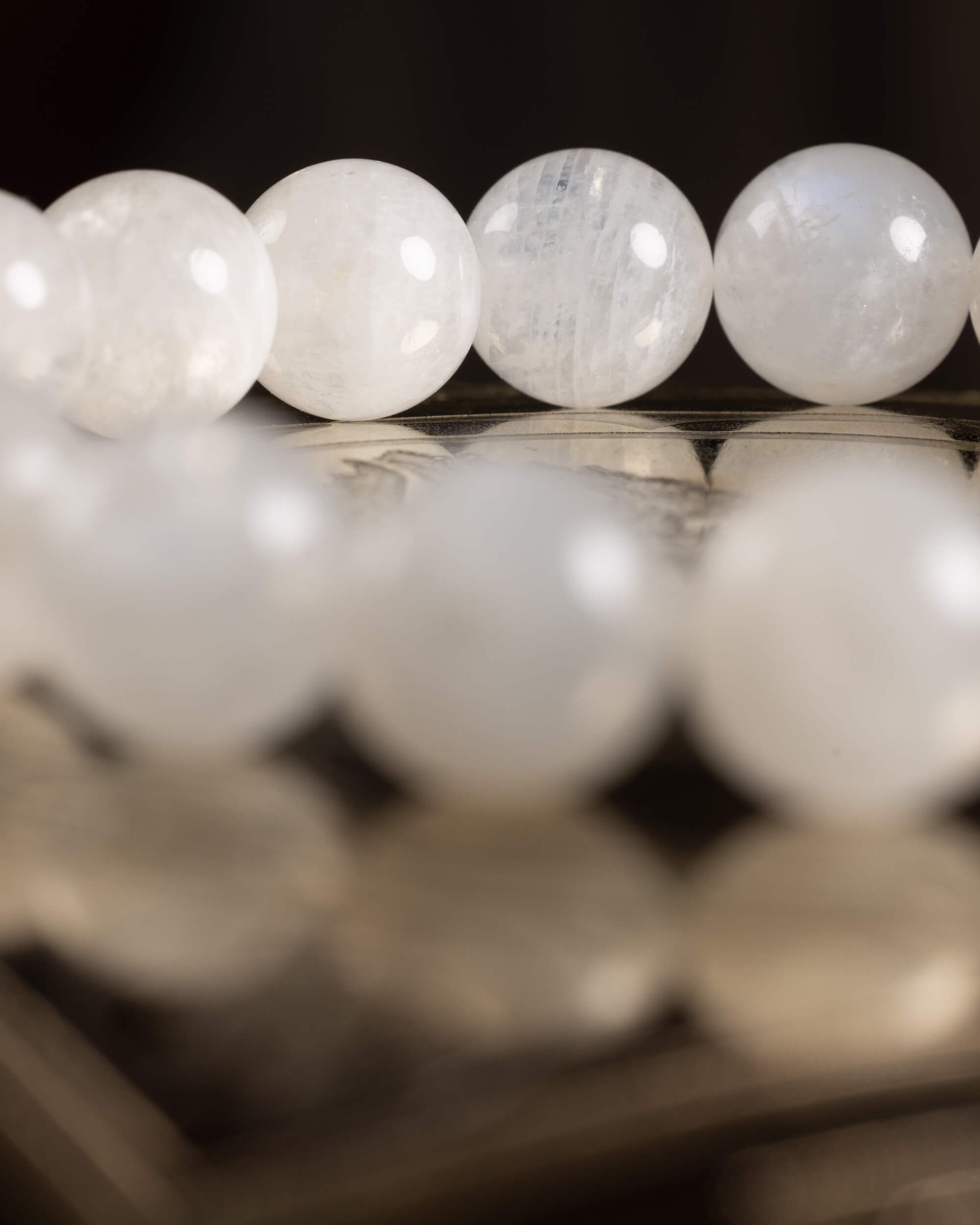 Pulsera de Piedra Luna 10 mm - Ritmo Gestacional y Calma