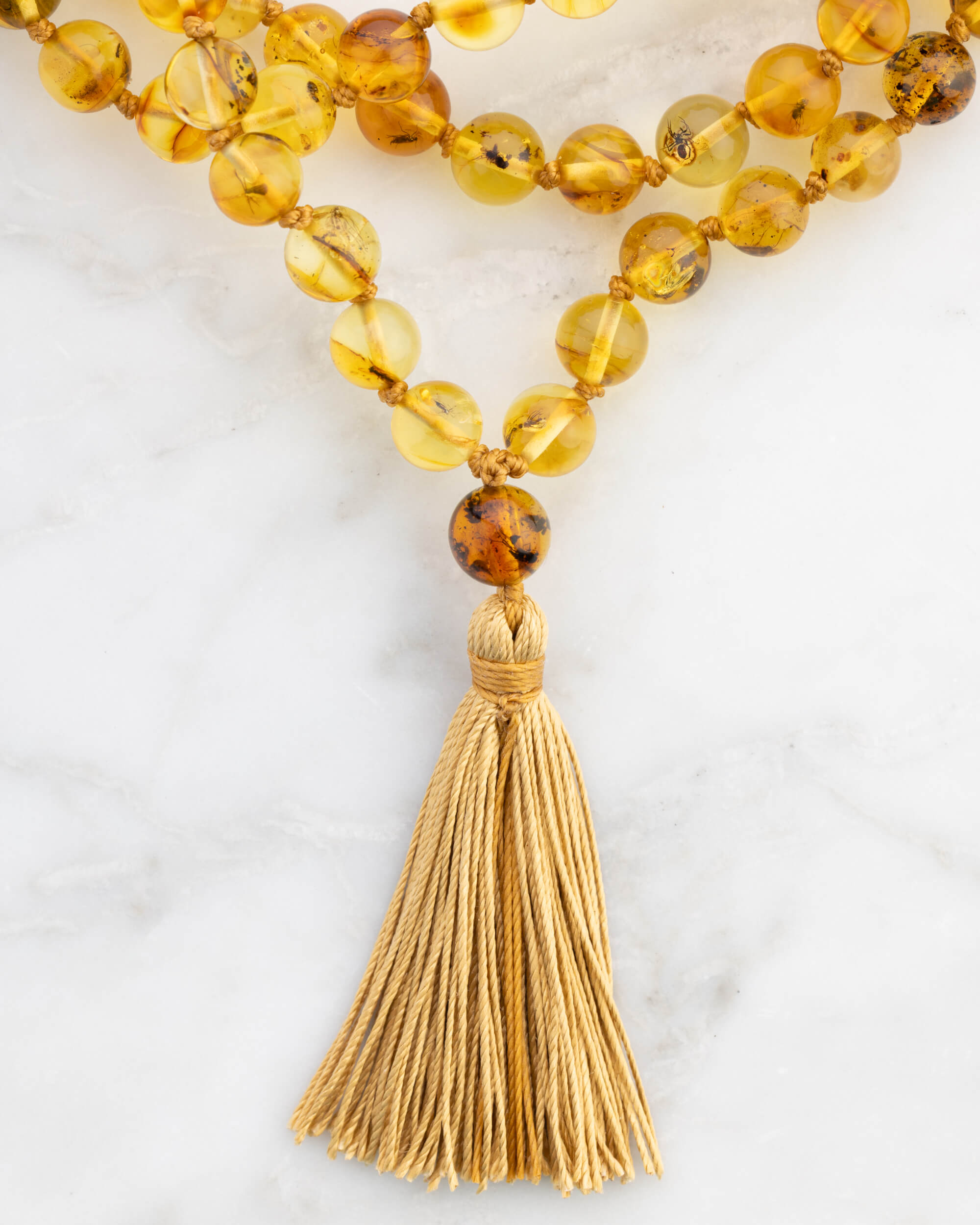 Japa Mala de Ámbar con Insectos (Pieza Única)