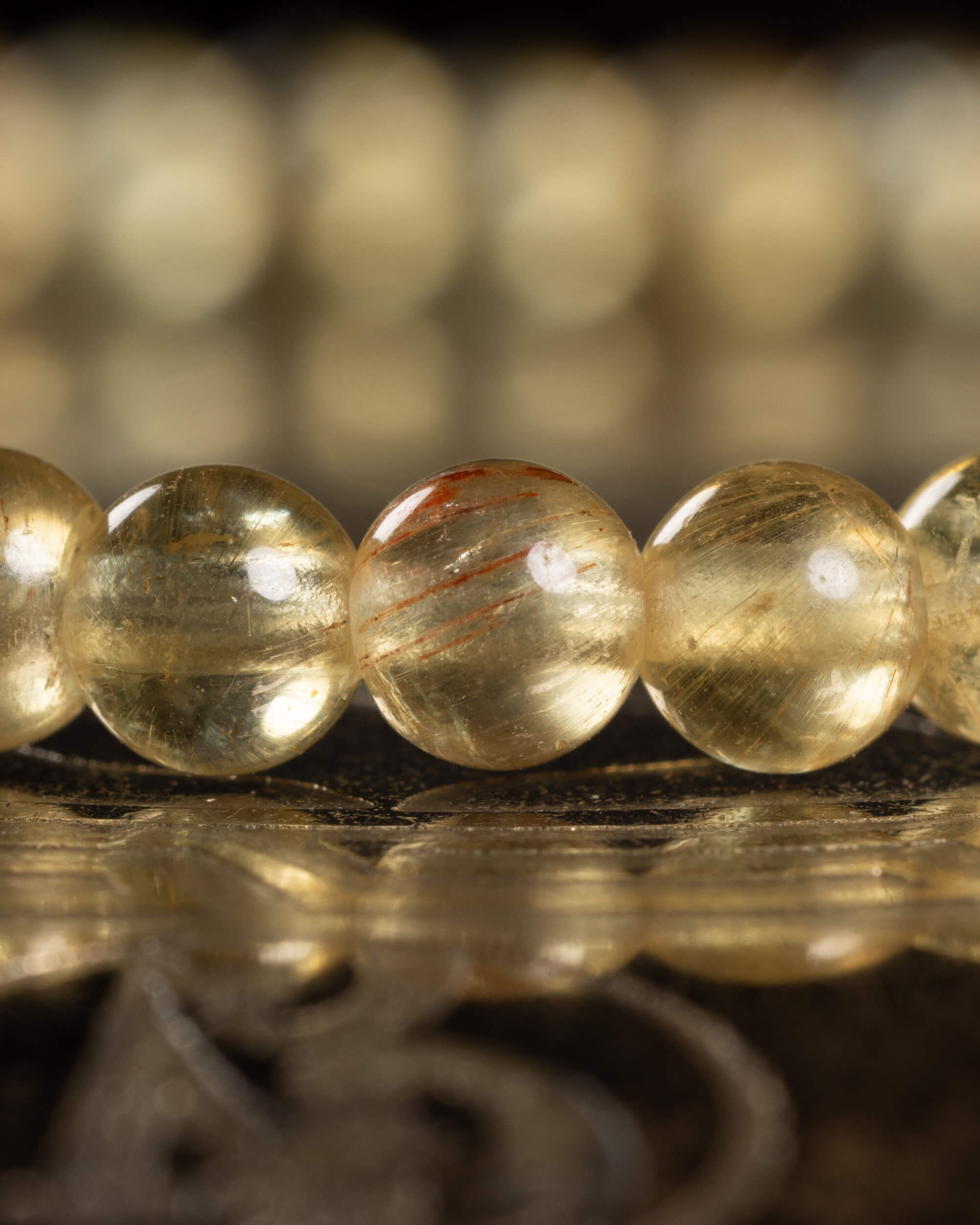 Pulsera de Cuarzo Rutilado 4 mm - Claridad y Decisión Sutil