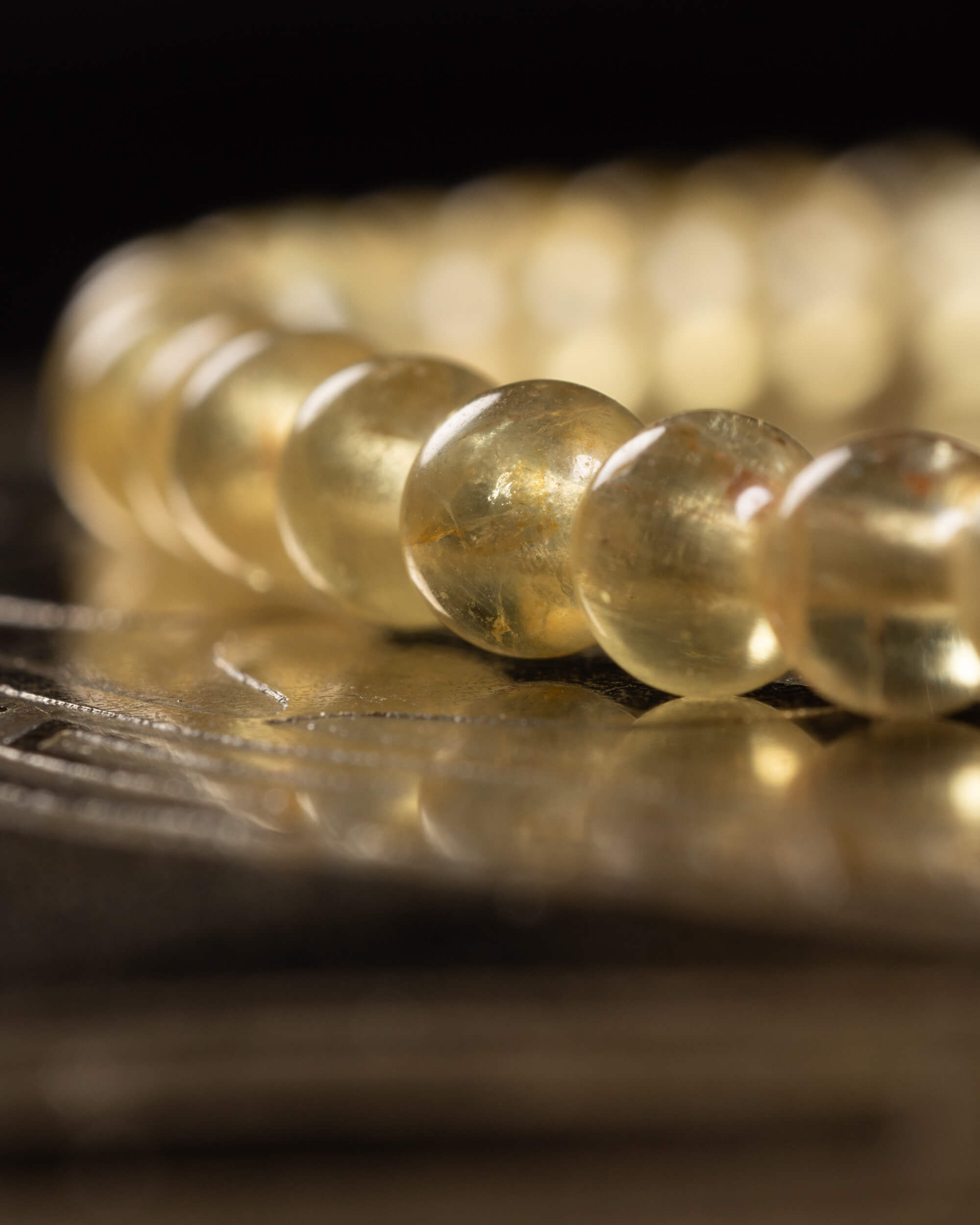 Pulsera de Cuarzo Rutilado 4 mm - Claridad y Decisión Sutil