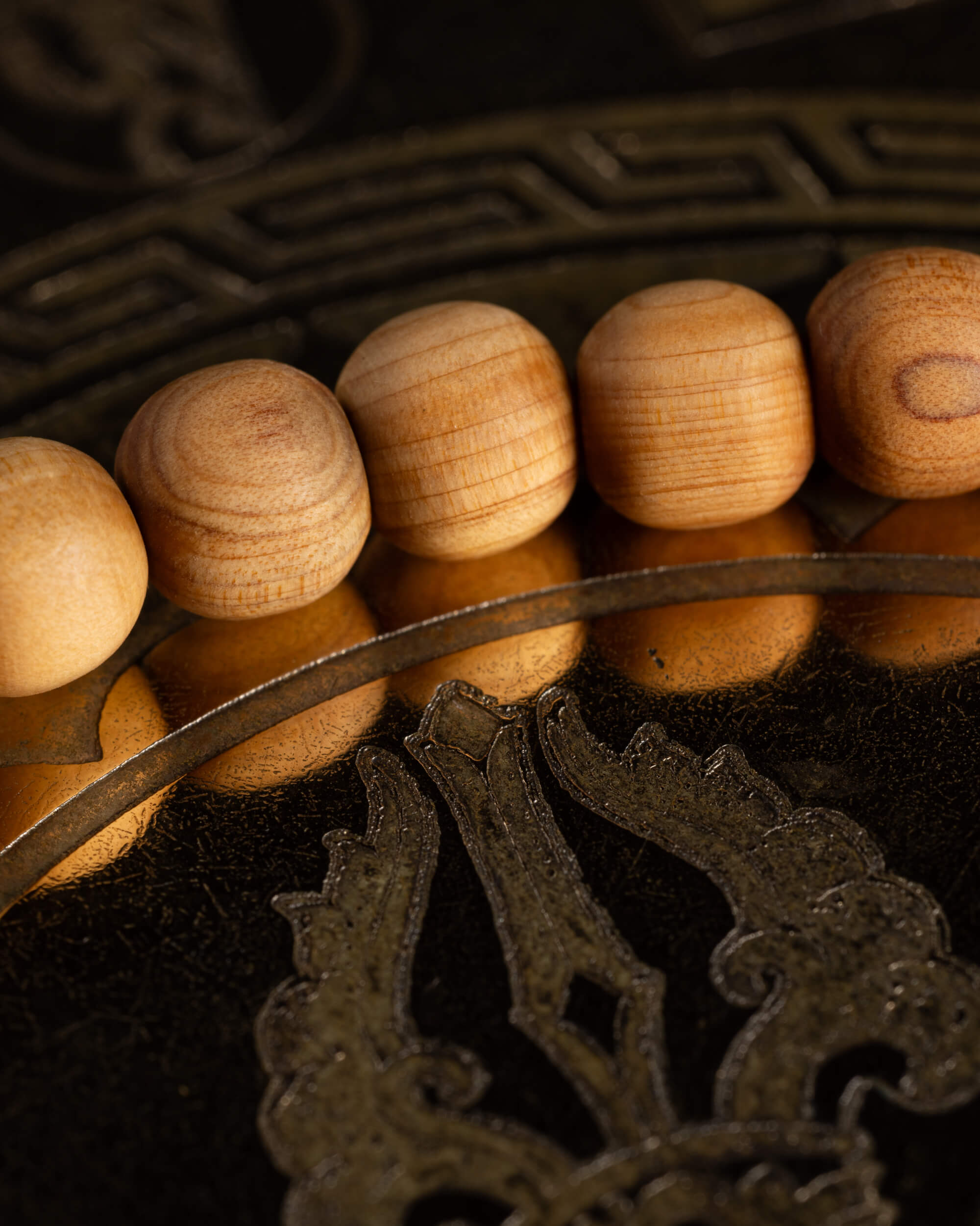 Pulsera de Madera de Sándalo 6 mm - Suavidad y Voz Serena