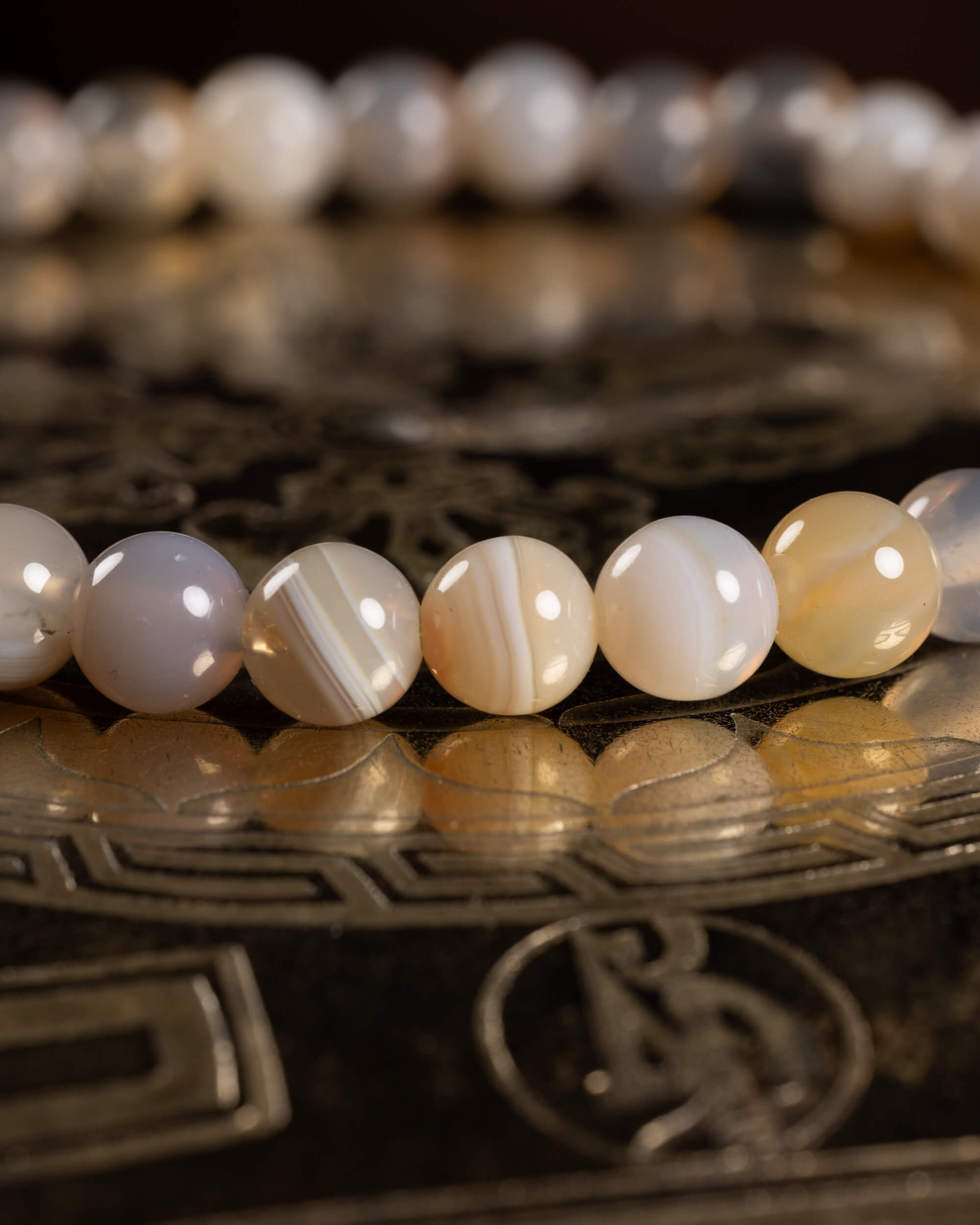 Pulsera de Ágata Gris 6 mm - Calma y Presencia Suave