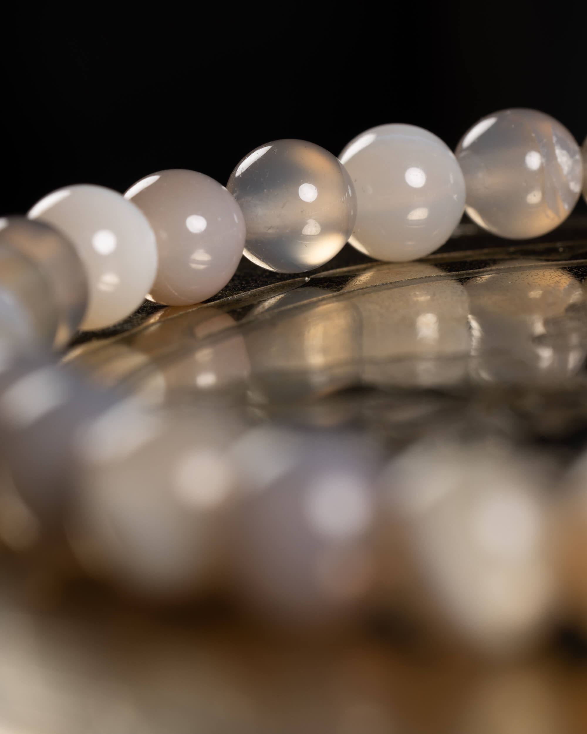 Pulsera de Ágata Gris 6 mm - Calma y Presencia Suave