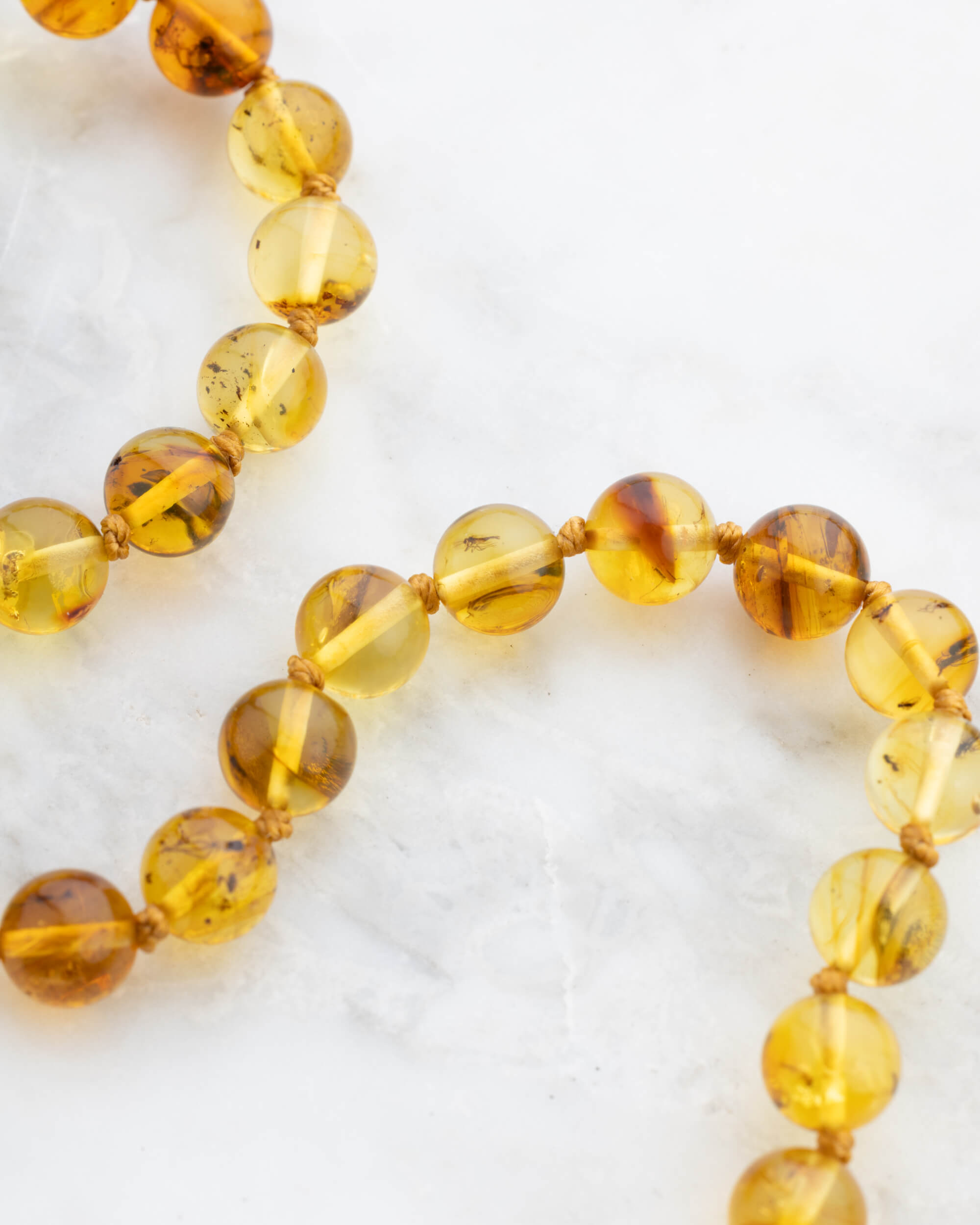 Japa Mala de Ámbar con Insectos (Pieza Única)