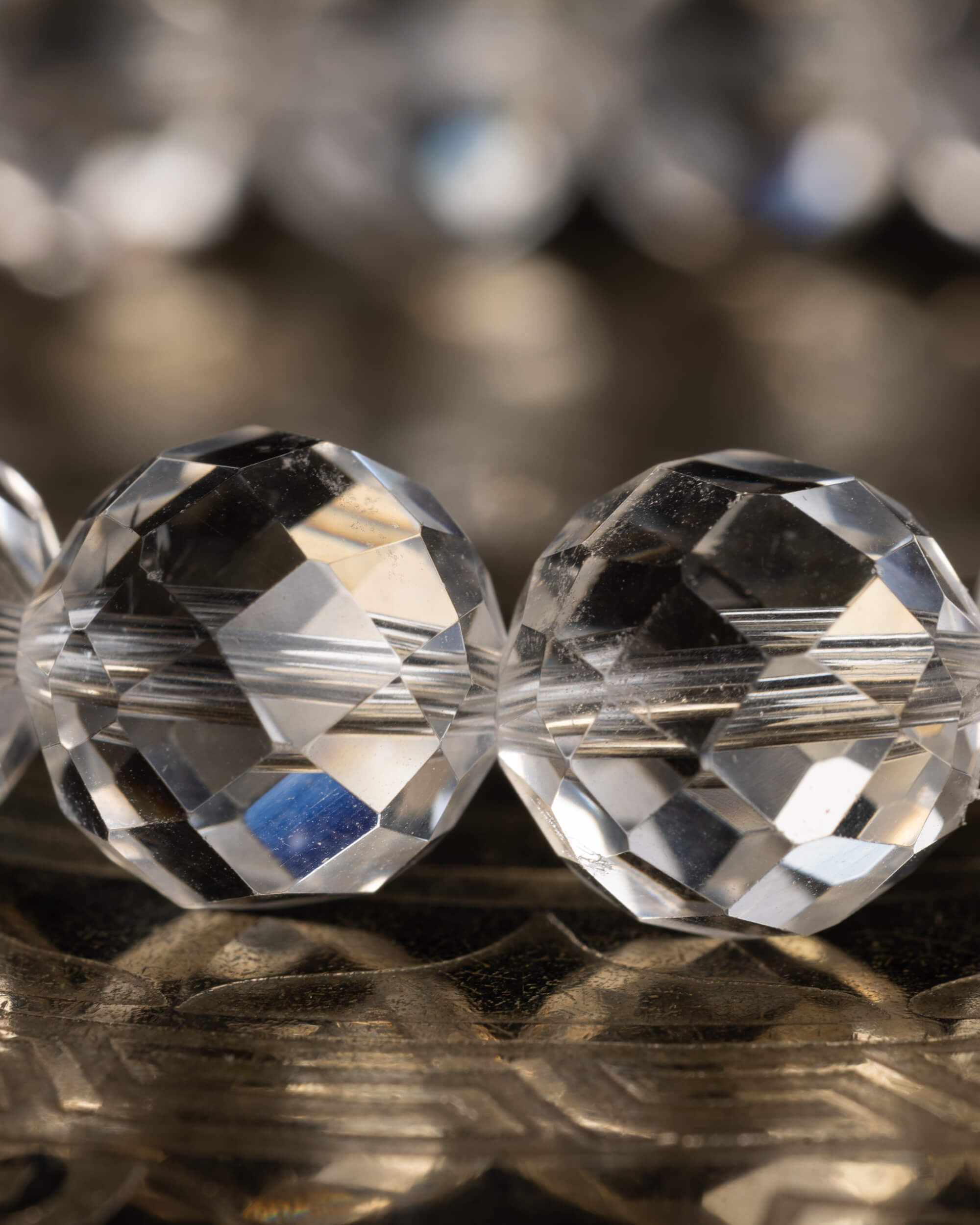 Pulsera de Cuarzo Transparente Facetada 10 mm - Claridad y Pureza Radiante