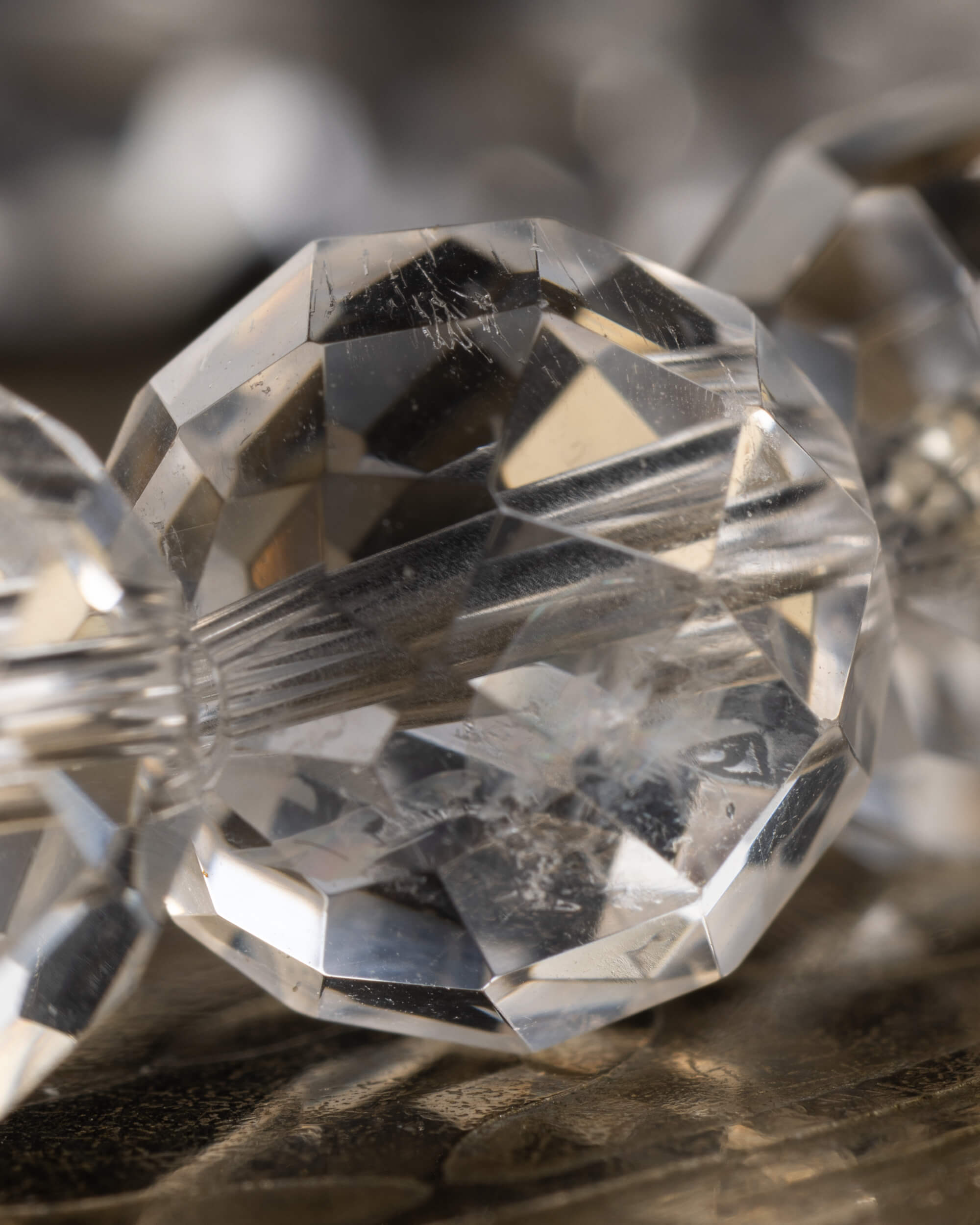 Pulsera de Cuarzo Transparente Facetada 10 mm - Claridad y Pureza Radiante