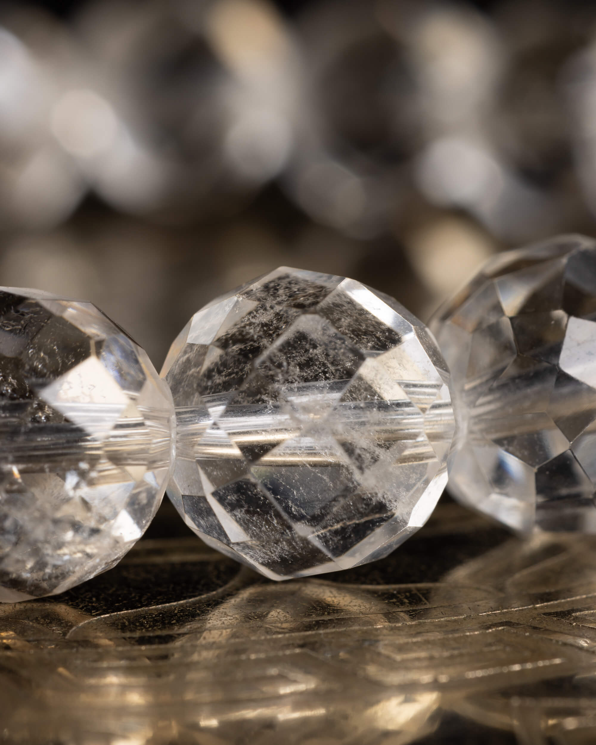 Pulsera de Cuarzo Transparente Facetada 10 mm - Claridad y Pureza Radiante