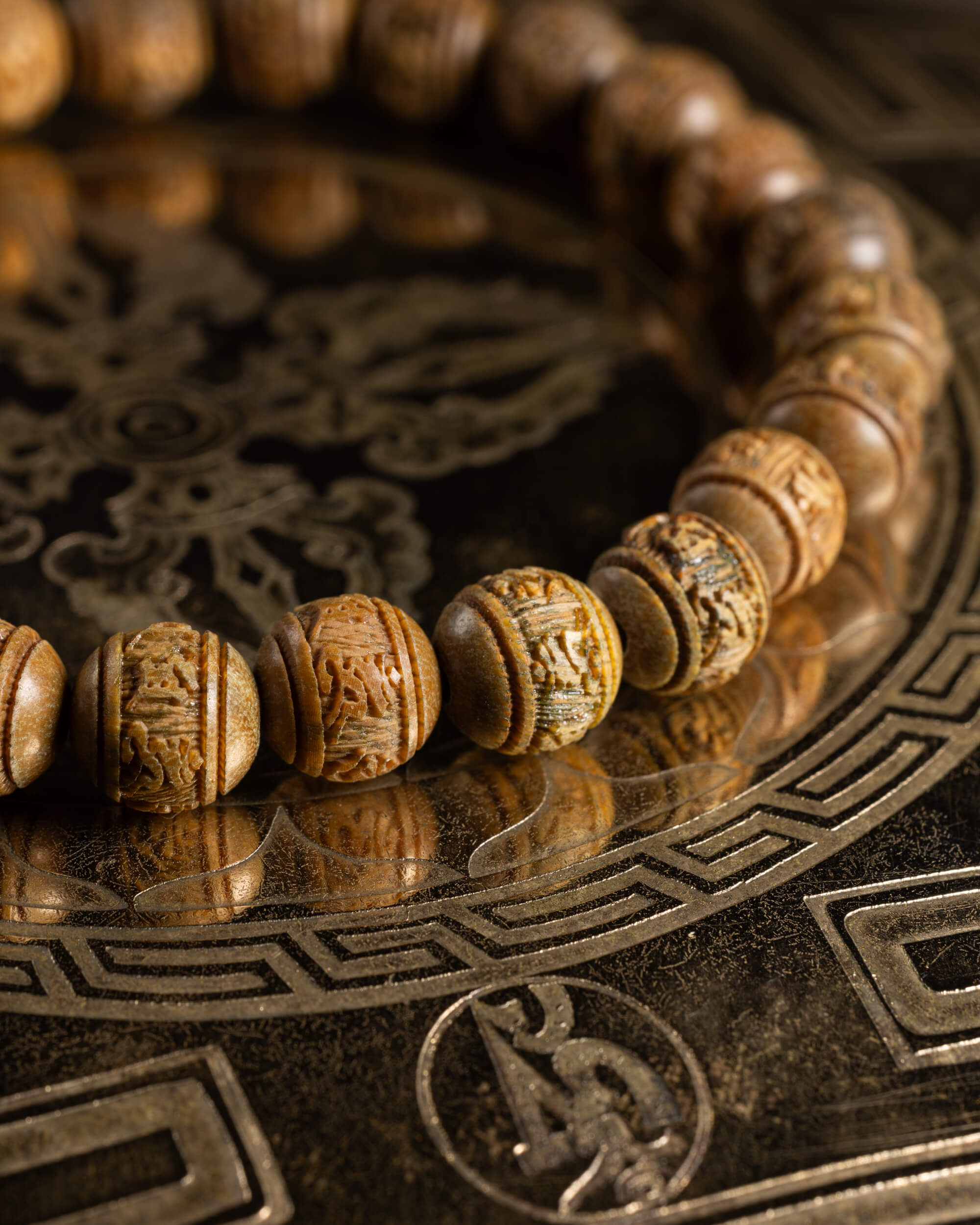 Pulsera de Madera de Sándalo Tallada Mantra Om 8 mm - Paz y Compasión