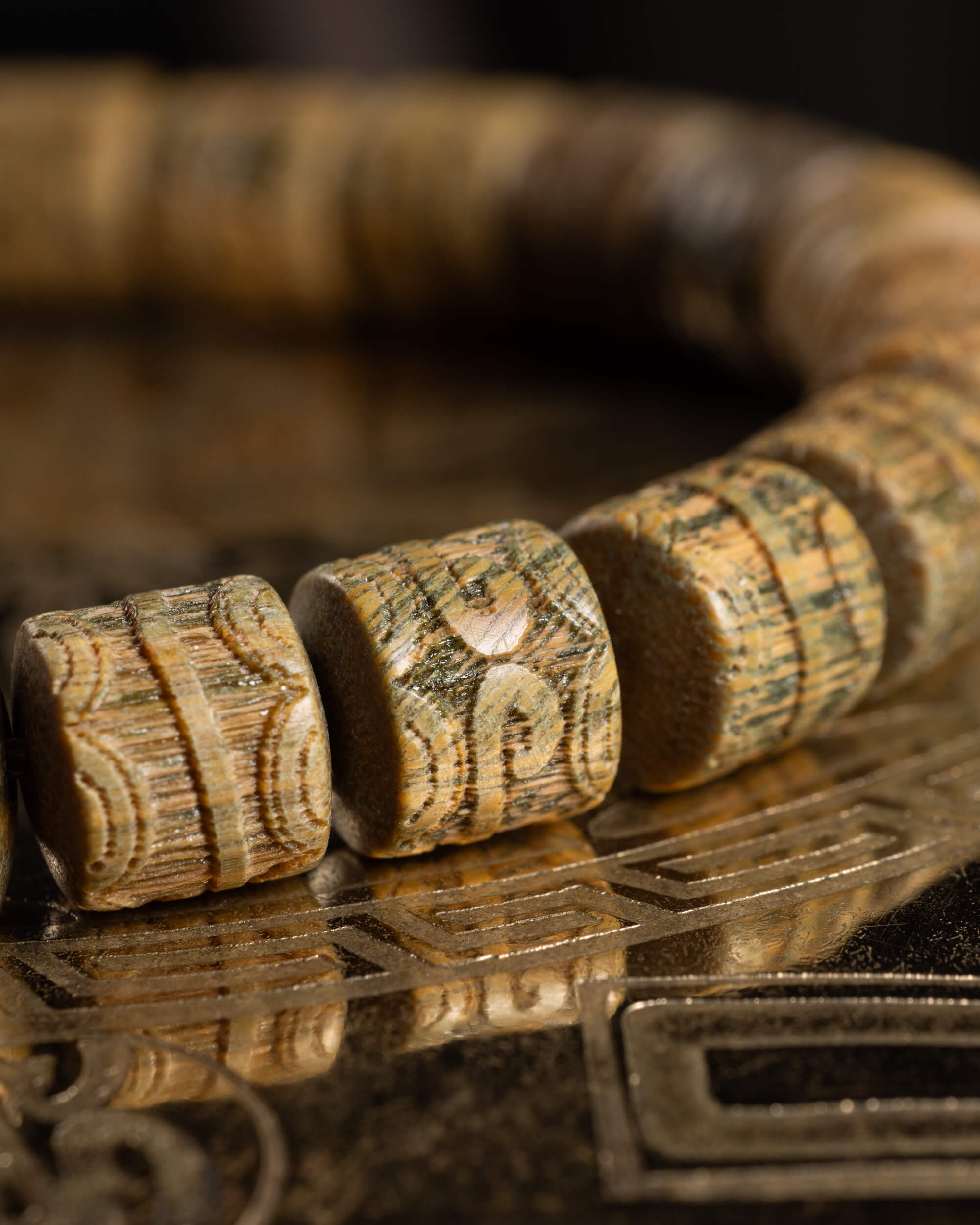 Pulsera de Madera de Sándalo Cilindros 8 mm - Fluidez y Presencia