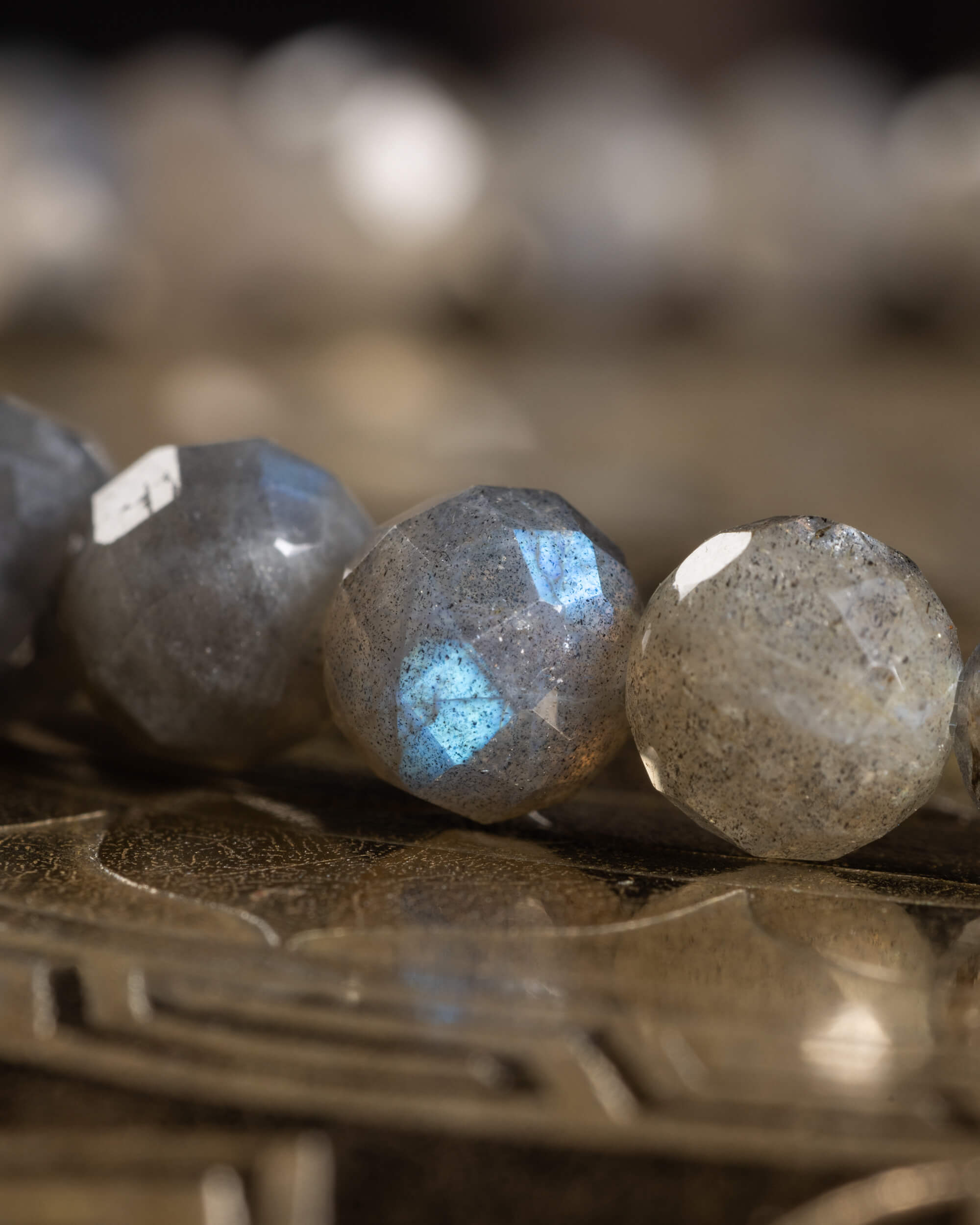 Pulsera de Labradorita Facetada 6 mm - Intuición Clara y Magia