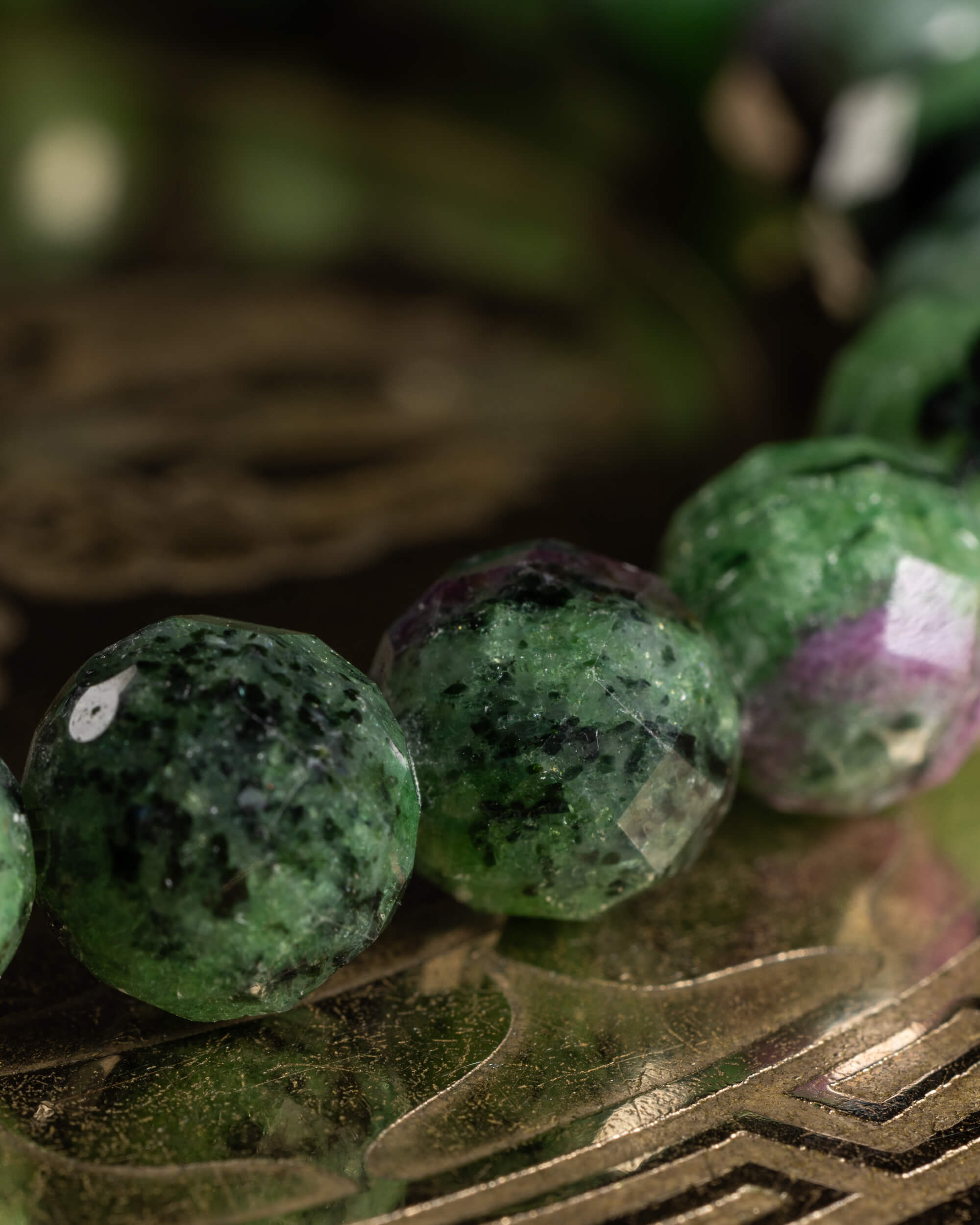 Pulsera de Zoisita Facetada 8 mm - Renacimiento y Vitalidad Radiante