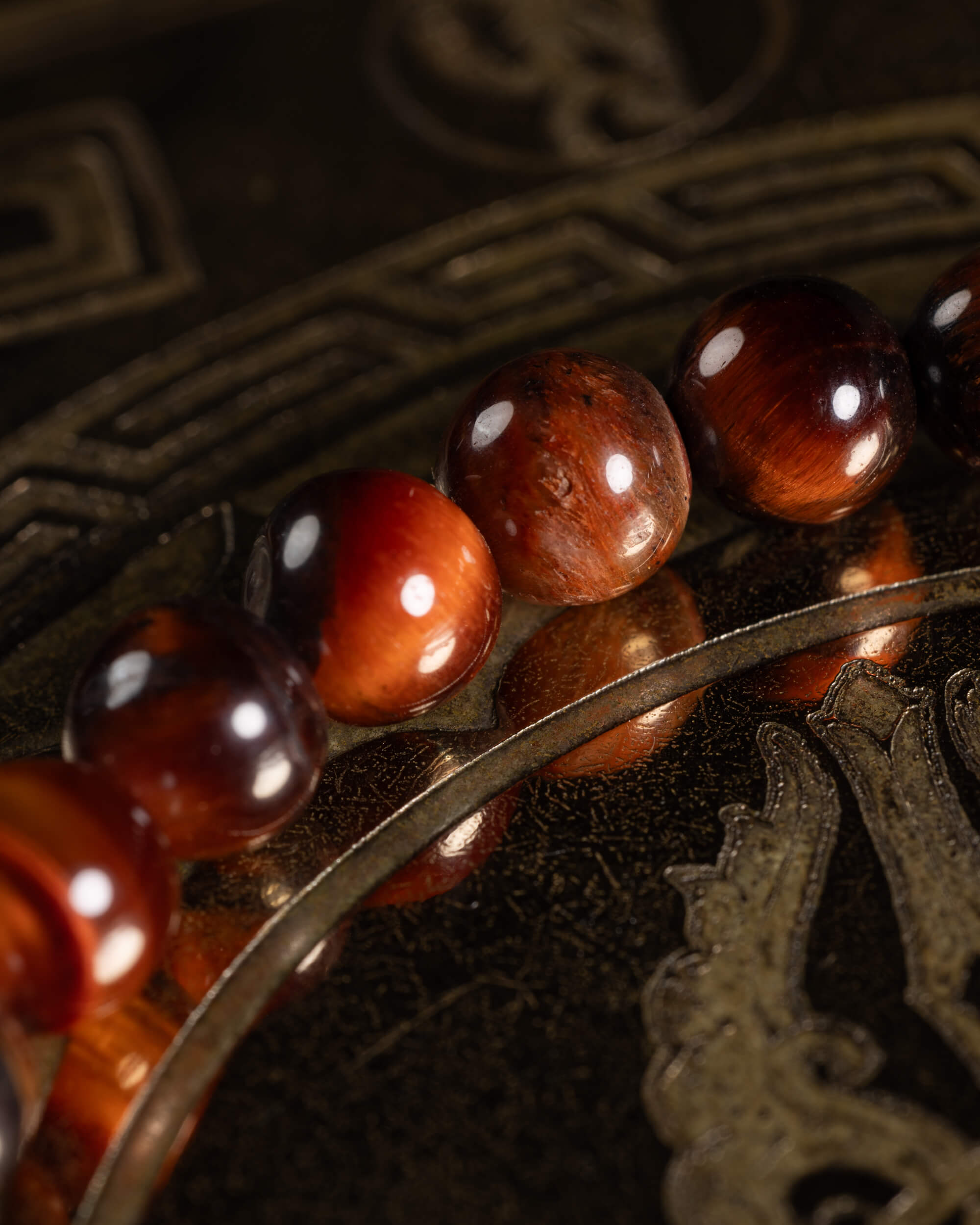 Pulsera de Ojo de Tigre Rojo 6 mm - Acción Enraizada