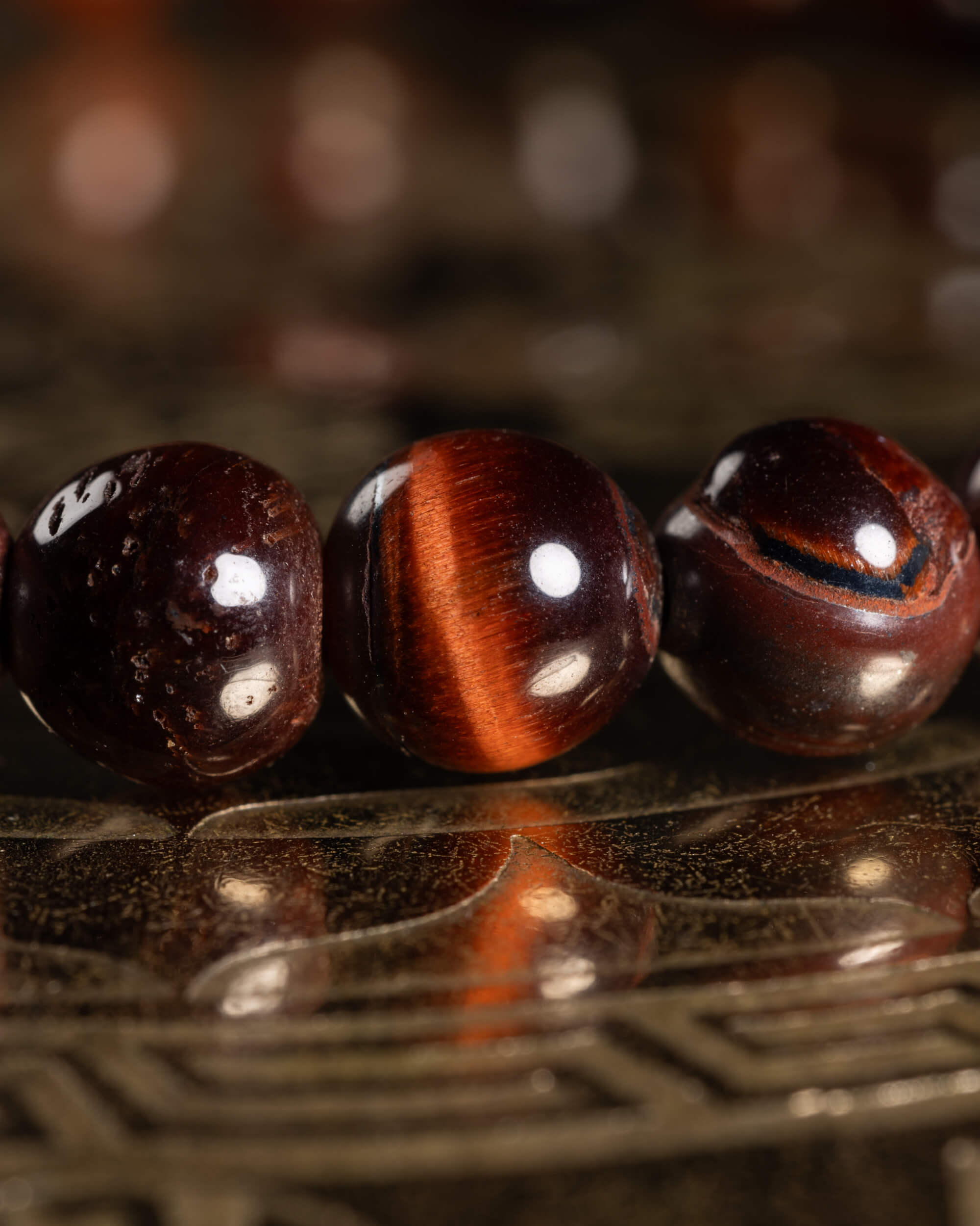 Pulsera de Ojo de Tigre Rojo 6 mm - Acción Enraizada