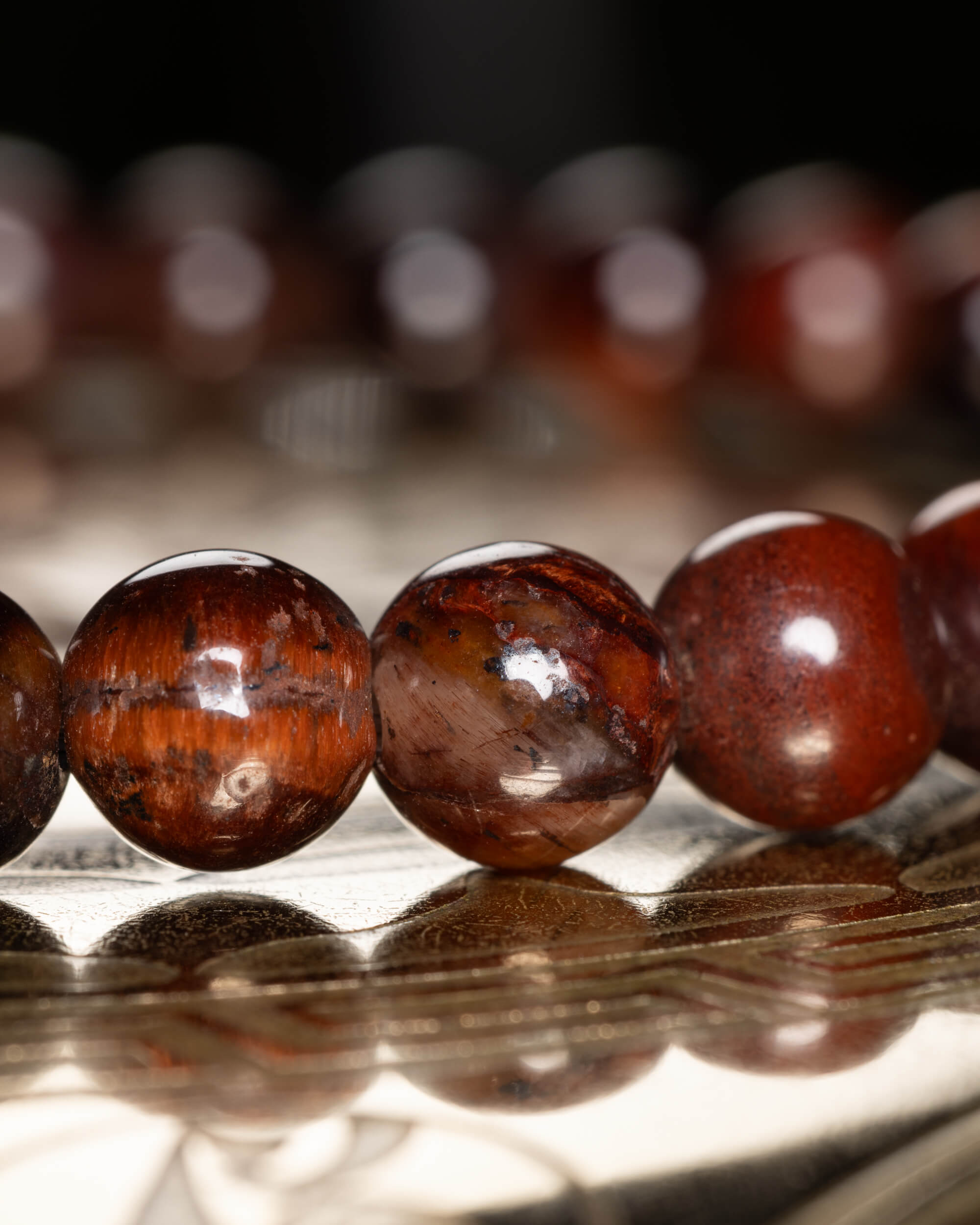 Pulsera de Ojo de Tigre Rojo 6 mm - Acción Enraizada