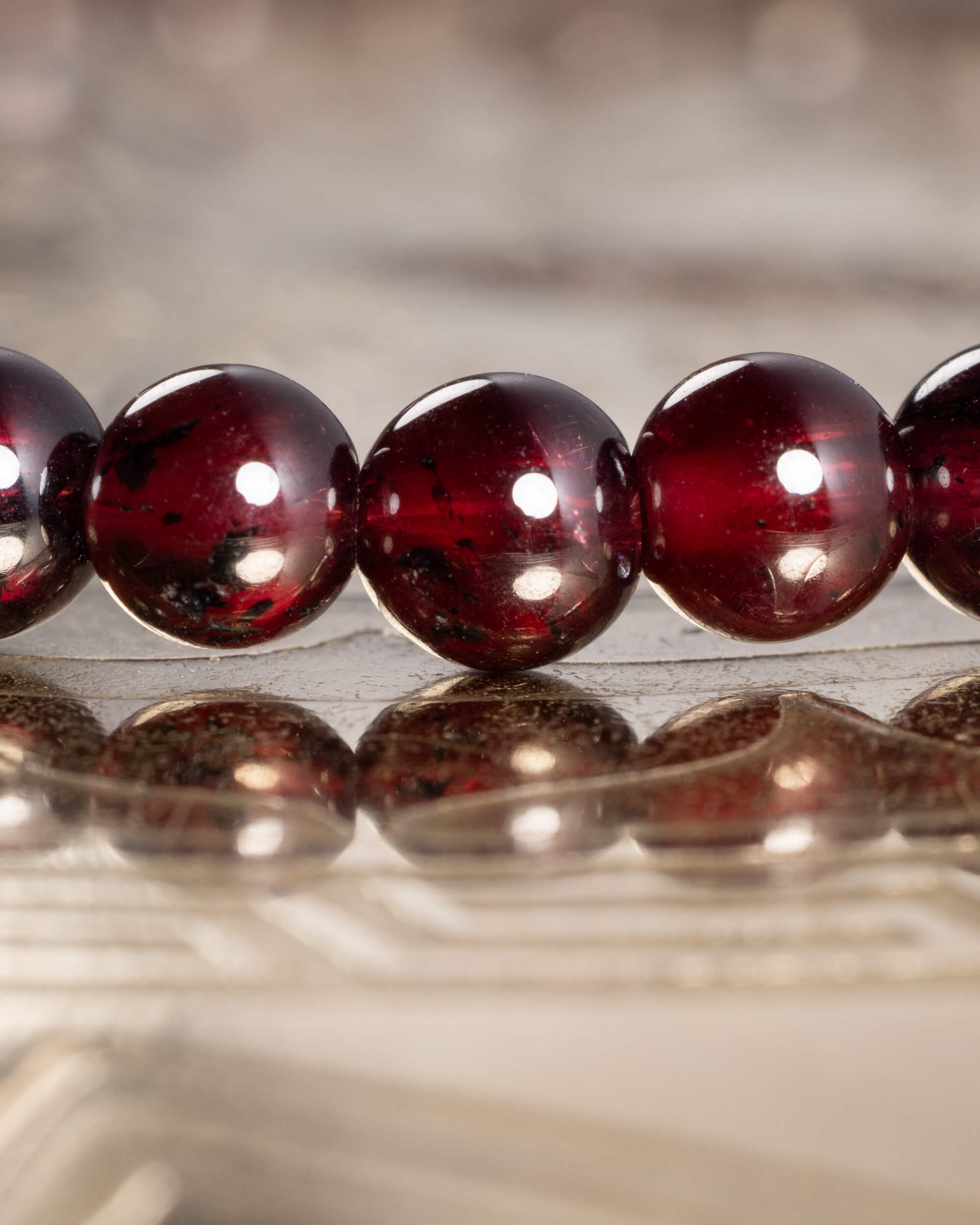 Pulsera de Granate Rojo 4 mm - Fuerza y Raíz Sutil