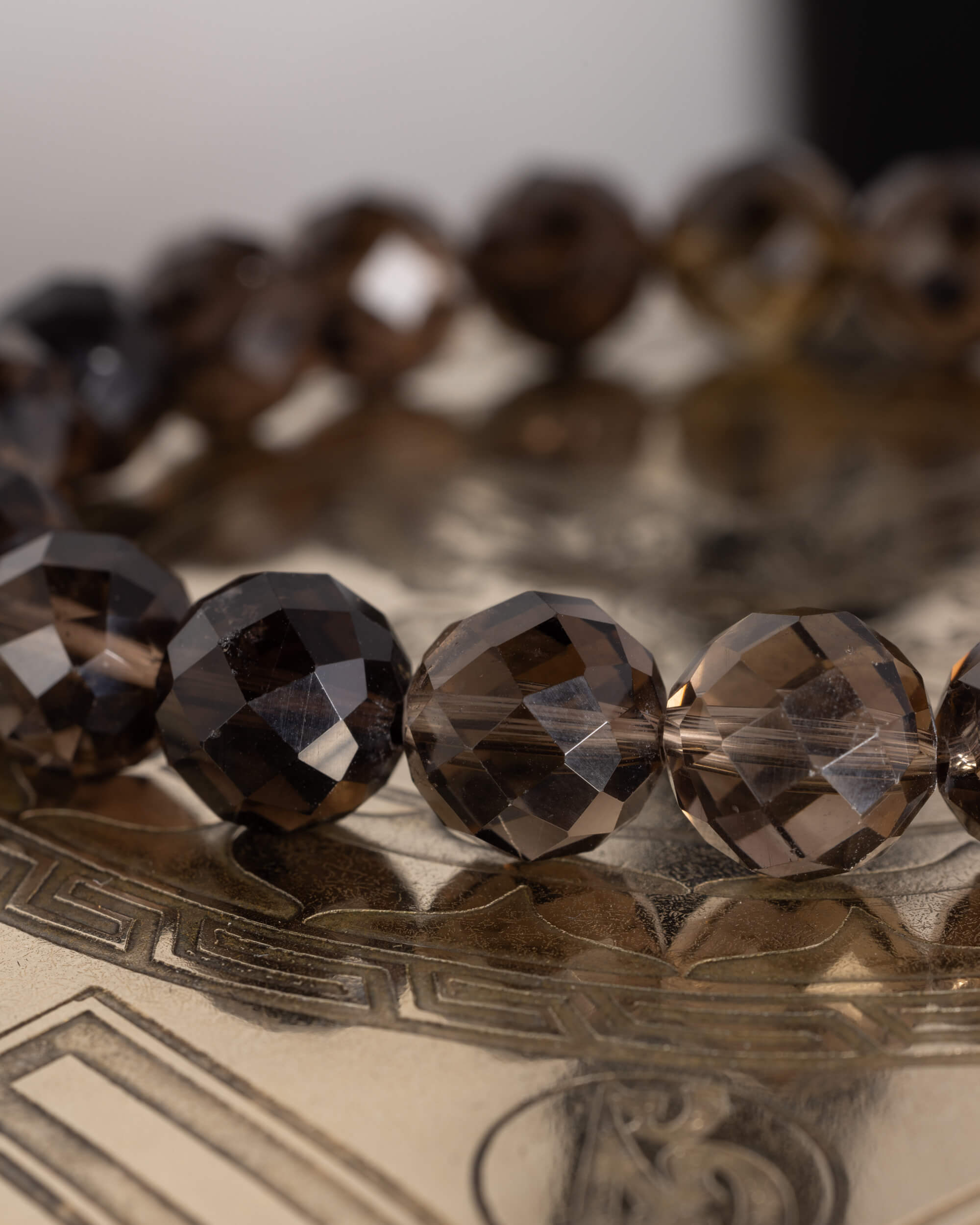 Pulsera de Cuarzo Ahumado Facetada 10 mm - Anclaje Profundo