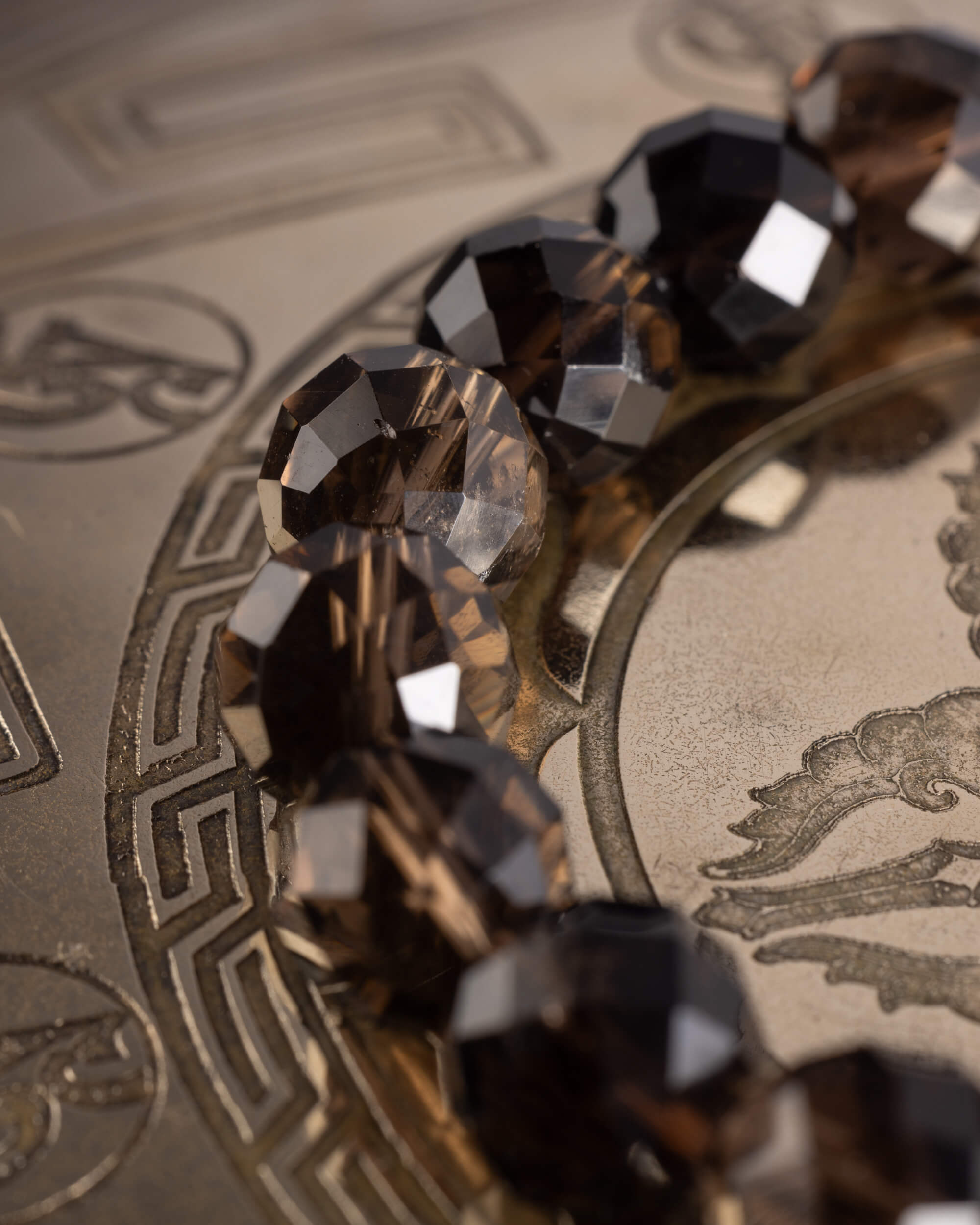 Pulsera de Cuarzo Ahumado Facetada 10 mm - Anclaje Profundo