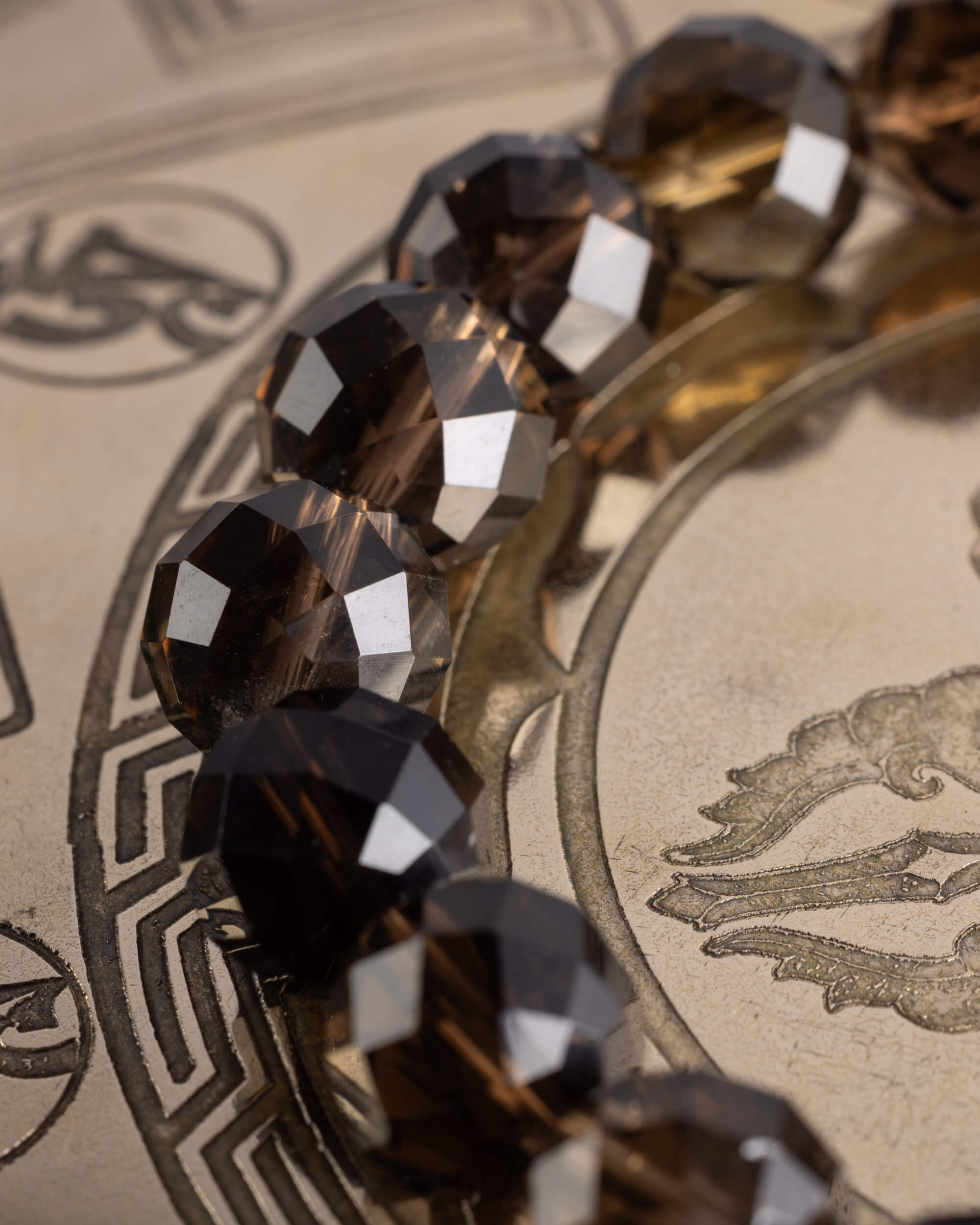 Pulsera de Cuarzo Ahumado Facetada 10 mm - Anclaje Profundo